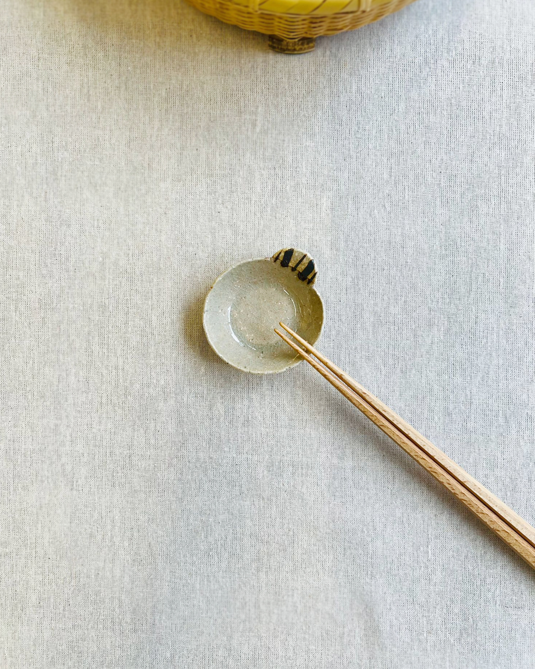Handmade Pottery Circle Chopstick Rest White｜Mino Ware