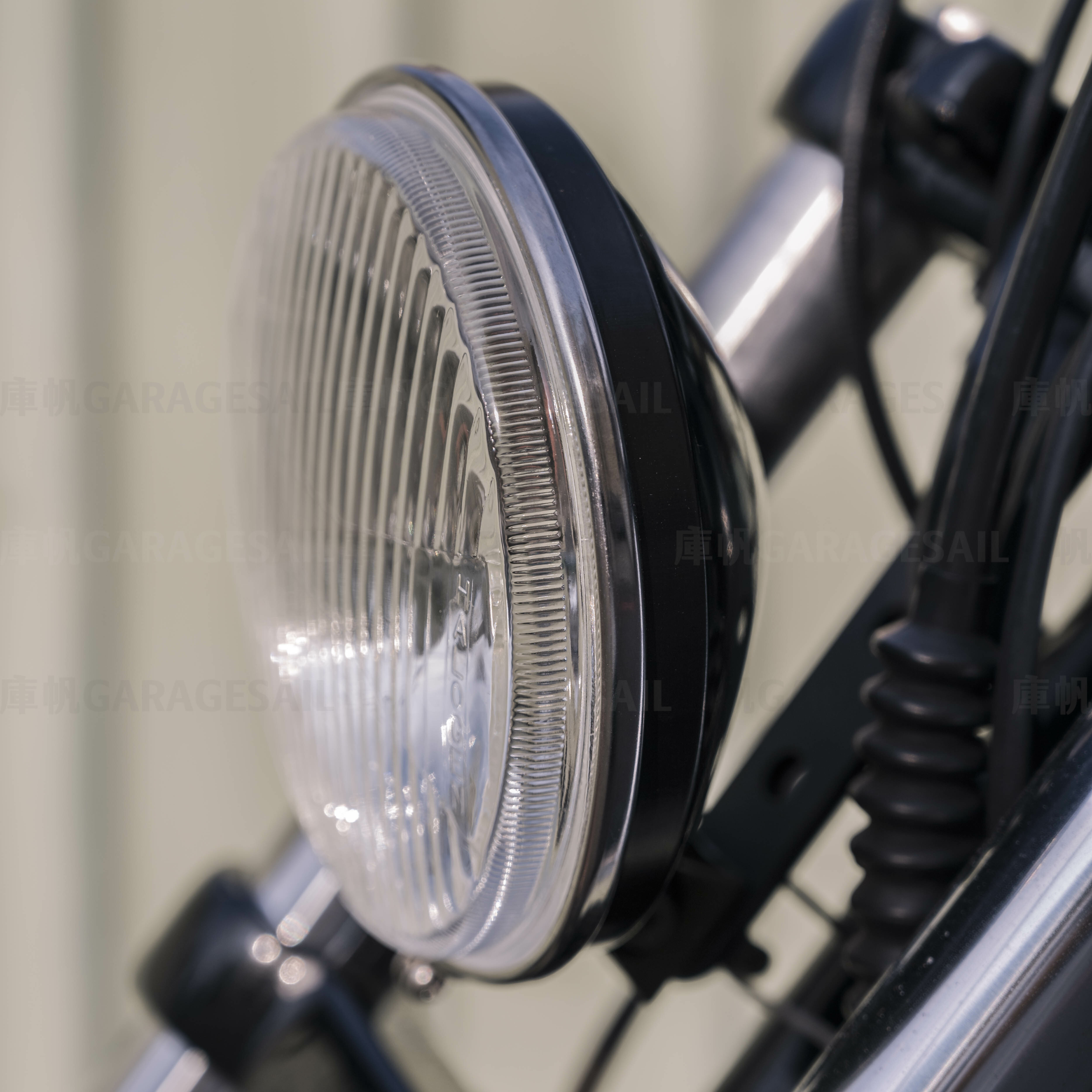 5.75吋圓 薄型 下鎖式 大燈 黑