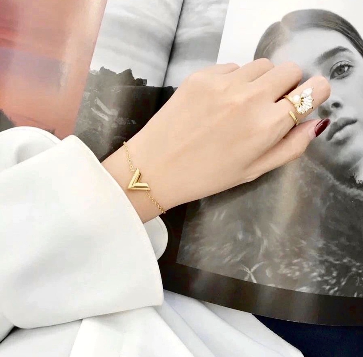 小lv 經典v字翻玩手鍊