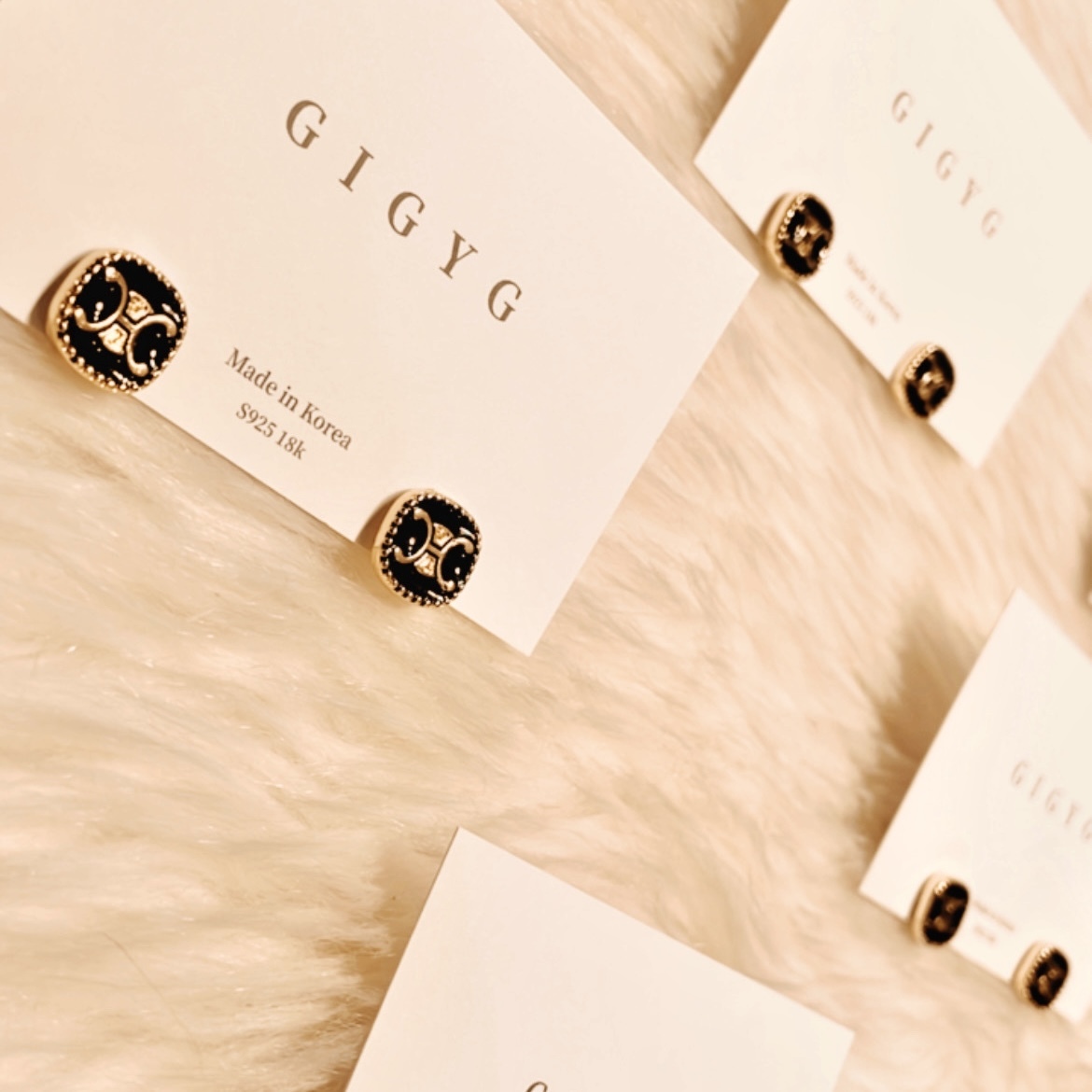 凱旋門黑方金 翻玩小耳釘