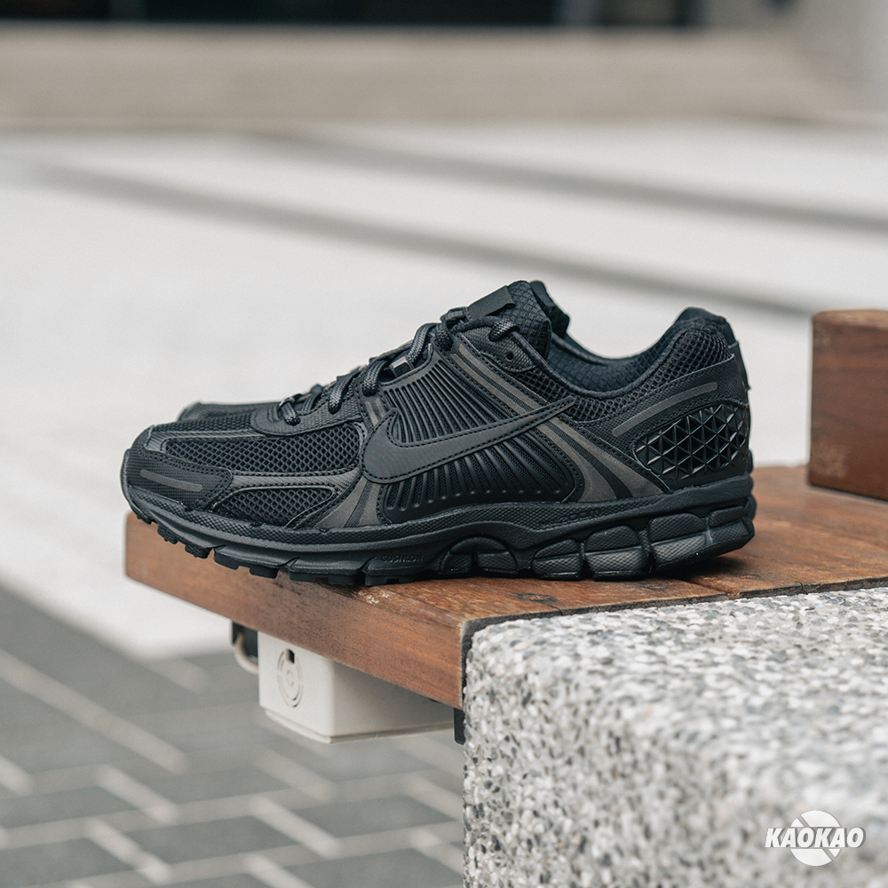 出清-男女款 Nike Zoom Vomero 5 白灰/黑魂 慢跑鞋【BV1358-001】【BV1358-003】