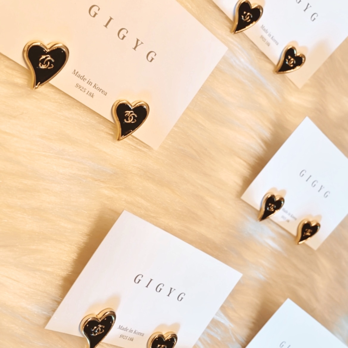 香奶奶黑金尖桃心翻玩耳釘