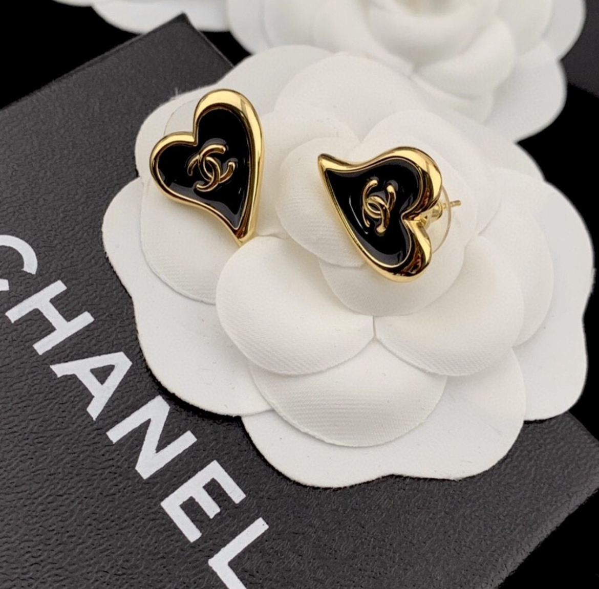 香奶奶黑金尖桃心翻玩耳釘