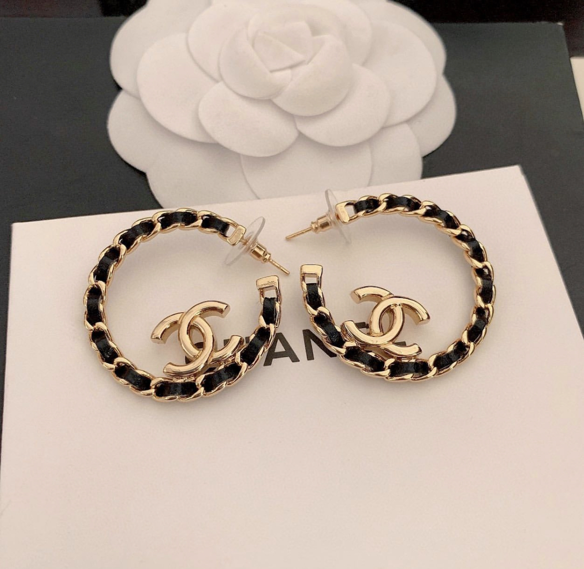 香奶奶 經典金皮革穿鍊翻玩大c圈