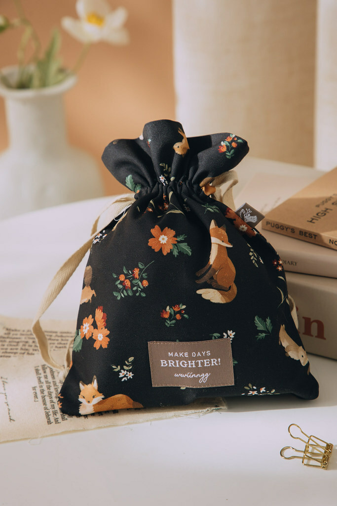 wwiinngg．小物束口袋 親愛的戴西/狐狸花園/永生花束/夏夜與花