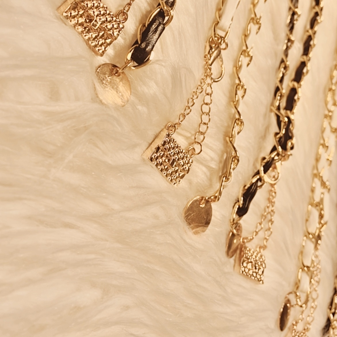 香奶奶皮革穿鍊 小香包金腰鍊