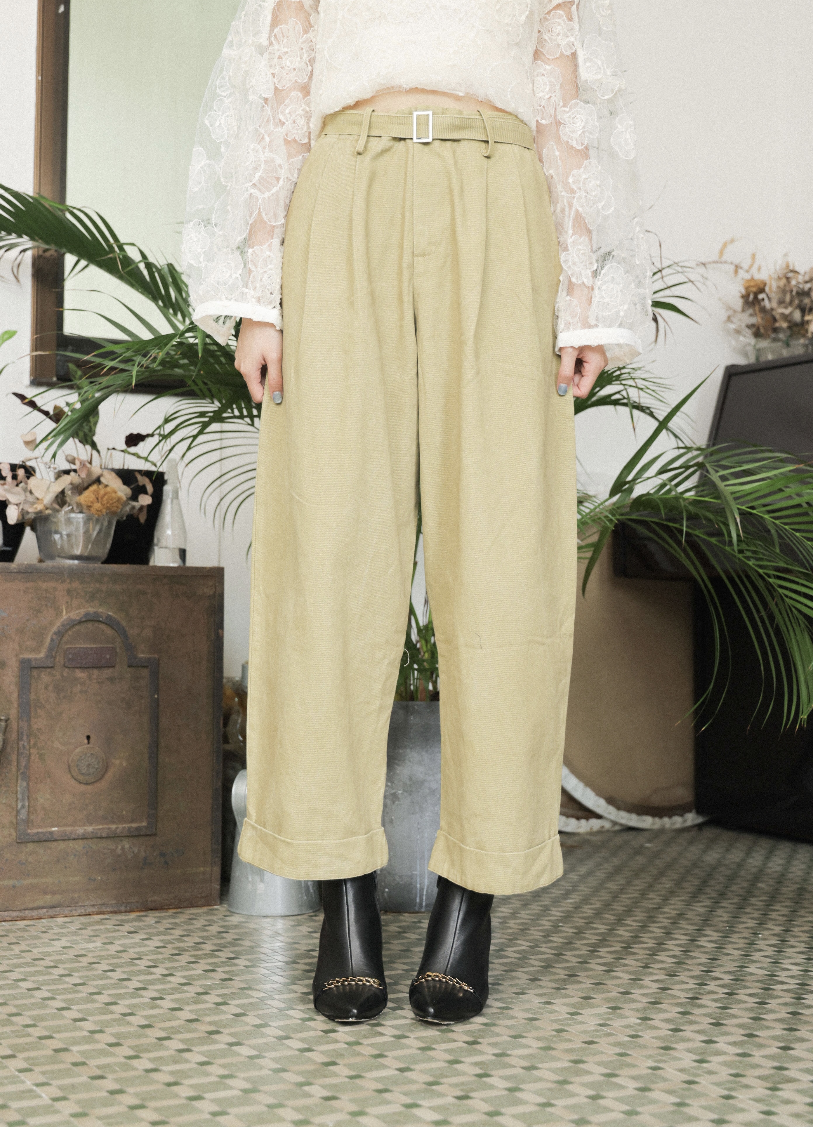 雙褶反腳級闊身斜褲（現貨款式）