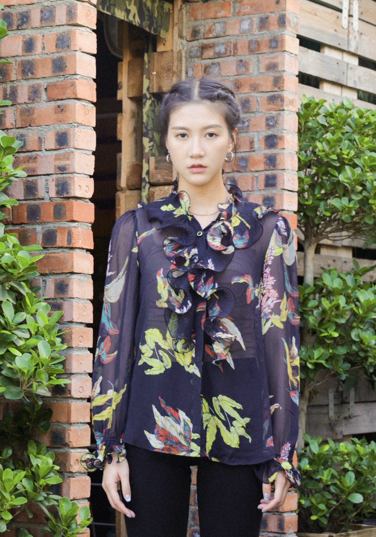 壓褶荷葉領大花雪紡恤衫（現貨款式）