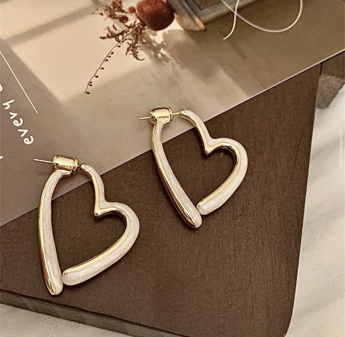 白貝滴油鏤空心 前後扣耳釘