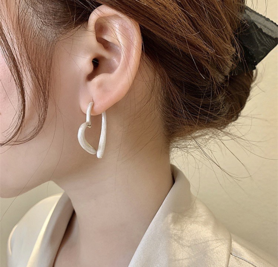 白貝滴油鏤空心 前後扣耳釘