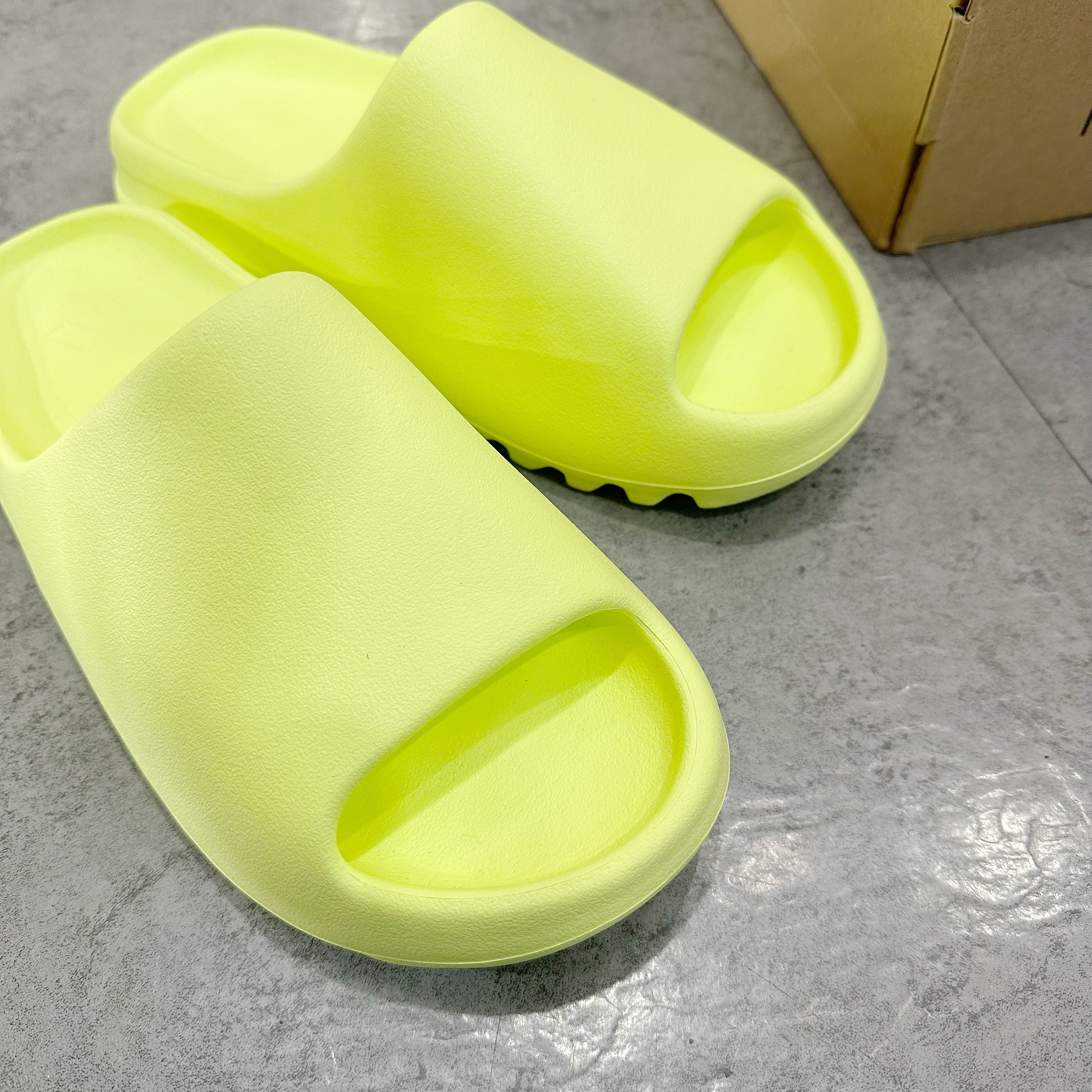 Adidas Yeezy Slide Glow Green 熒光綠  HQ6447