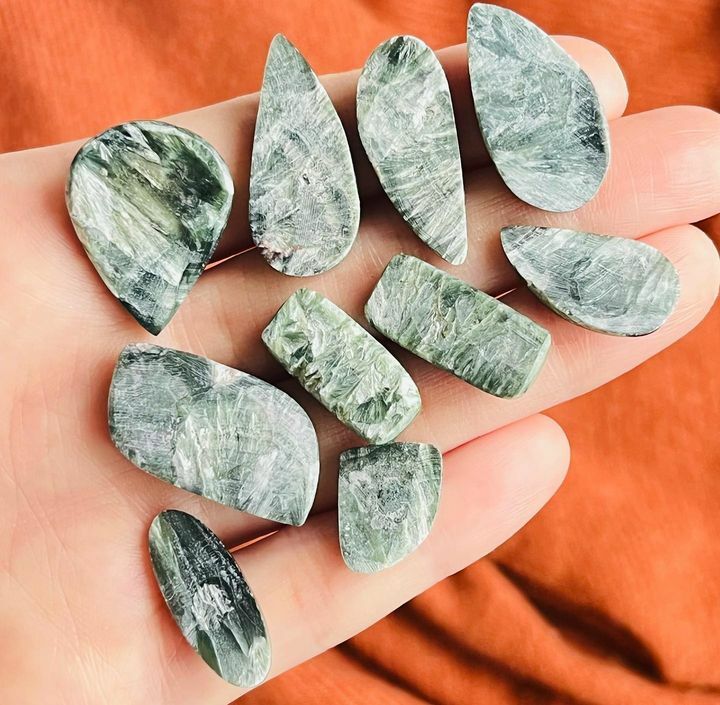 [原石] 綠龍晶 水晶墜面