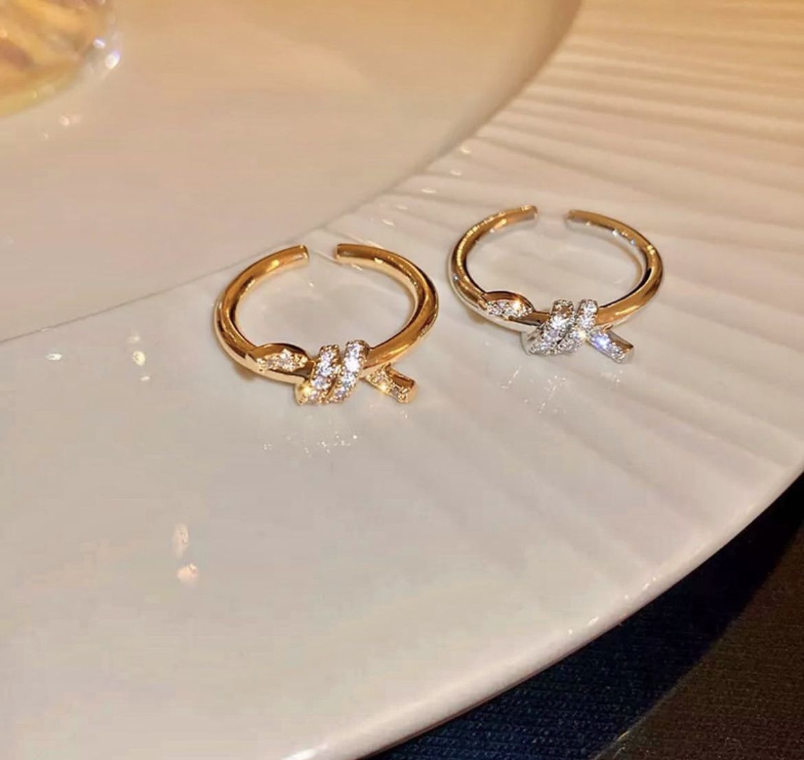 經典低奢扭結 金銀鑽翻玩細戒