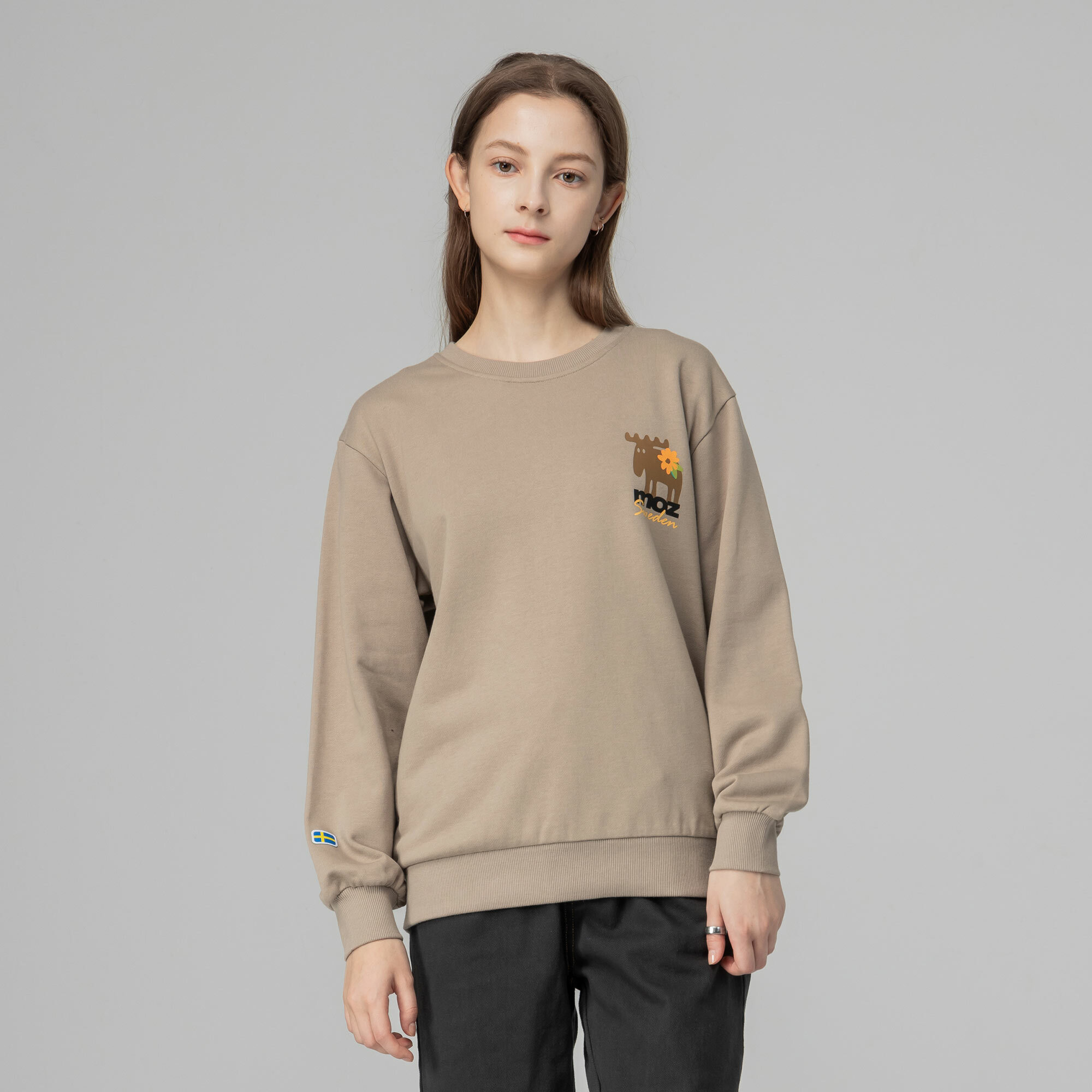 moz瑞典 FLOWER駝鹿 100%純棉 大學T -奶茶(亞洲版) 男女共款