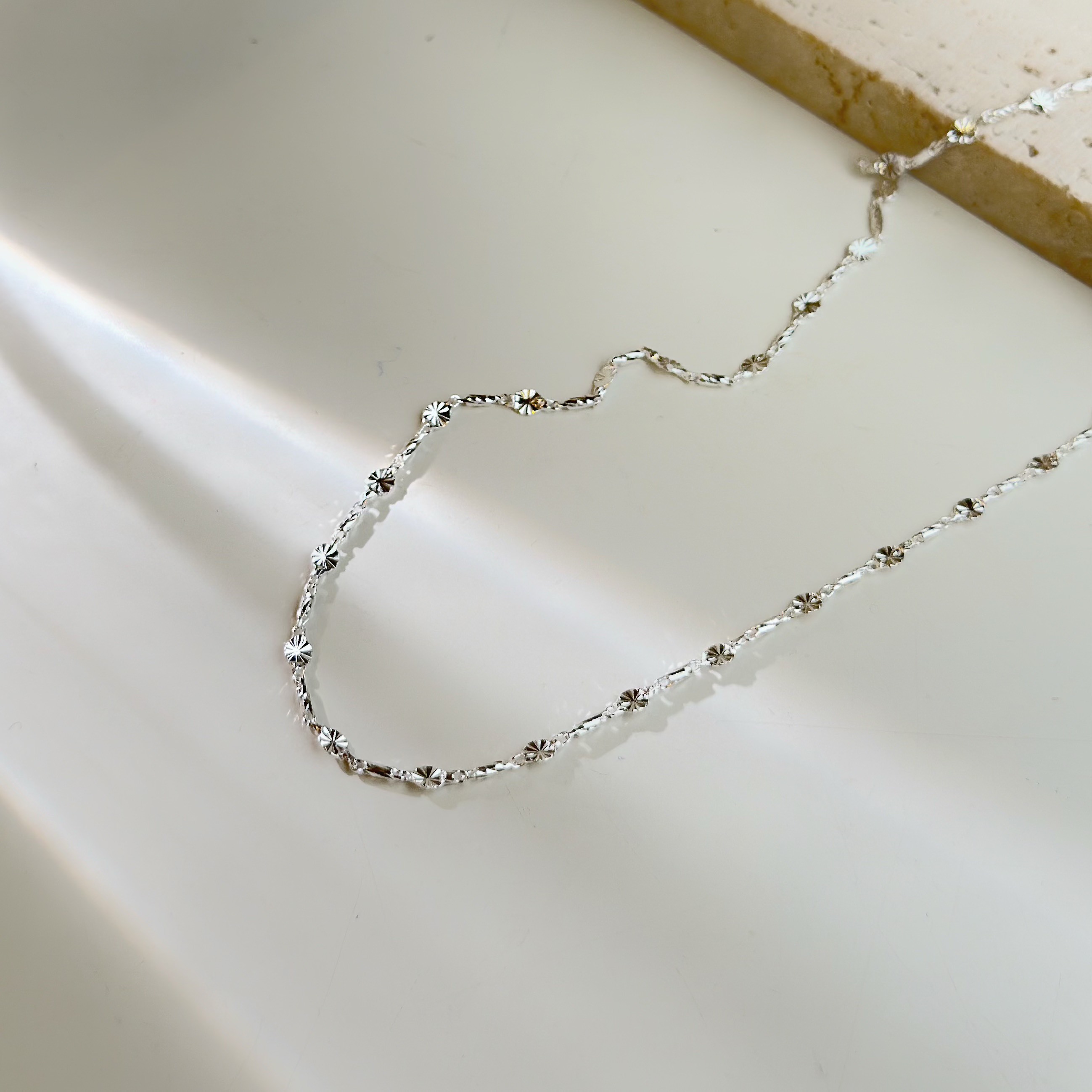 配合．小花片純銀鎖骨鏈