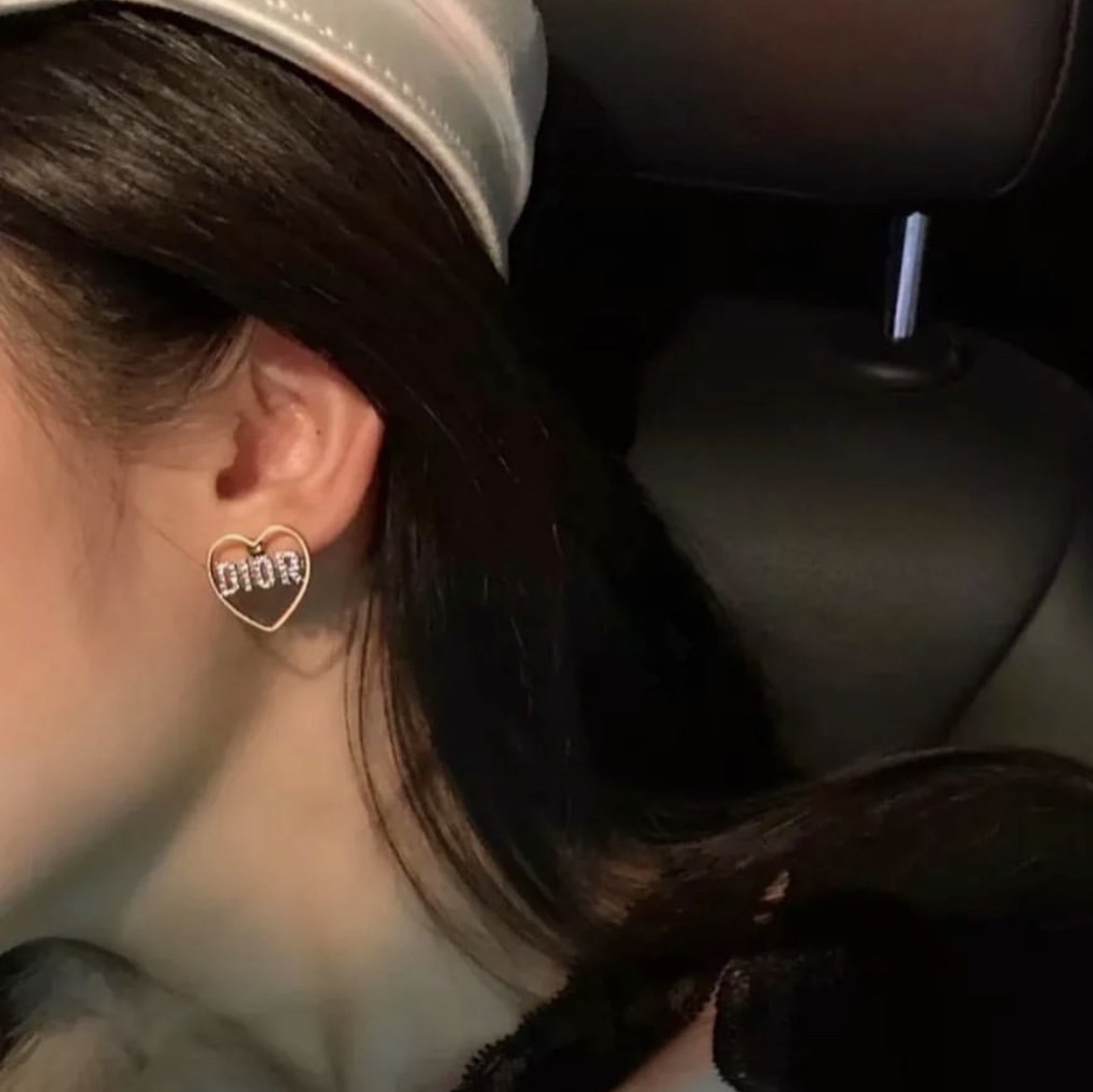 DIOR英字金鑽心 鏤空翻玩耳釘