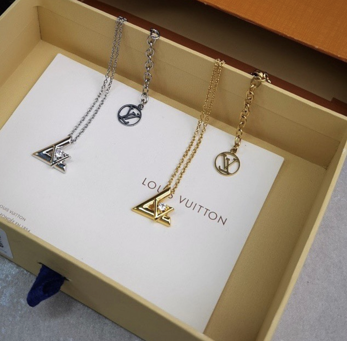 小lv經典 volt鑽翻玩項鍊