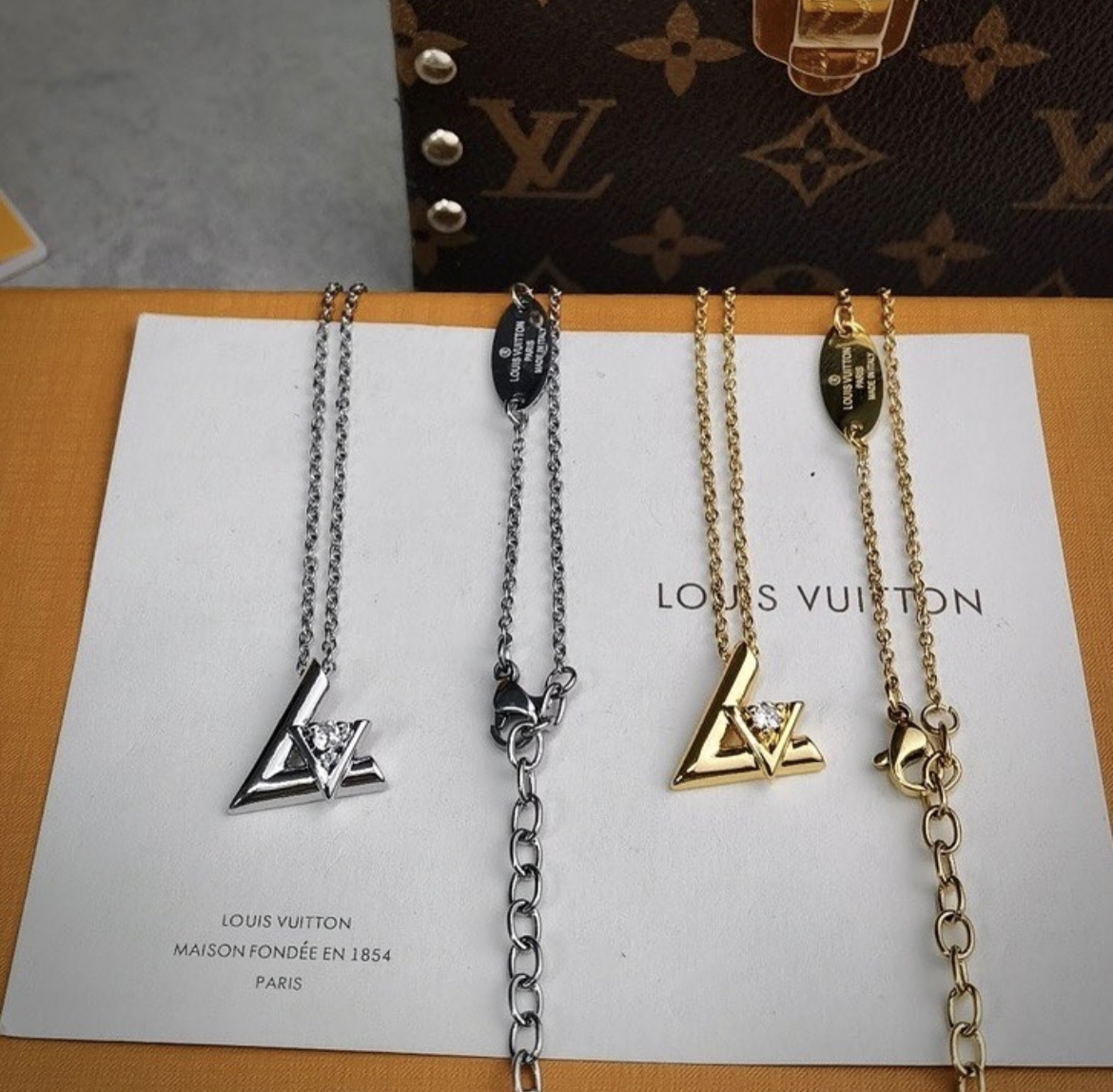 小lv經典 volt鑽翻玩項鍊