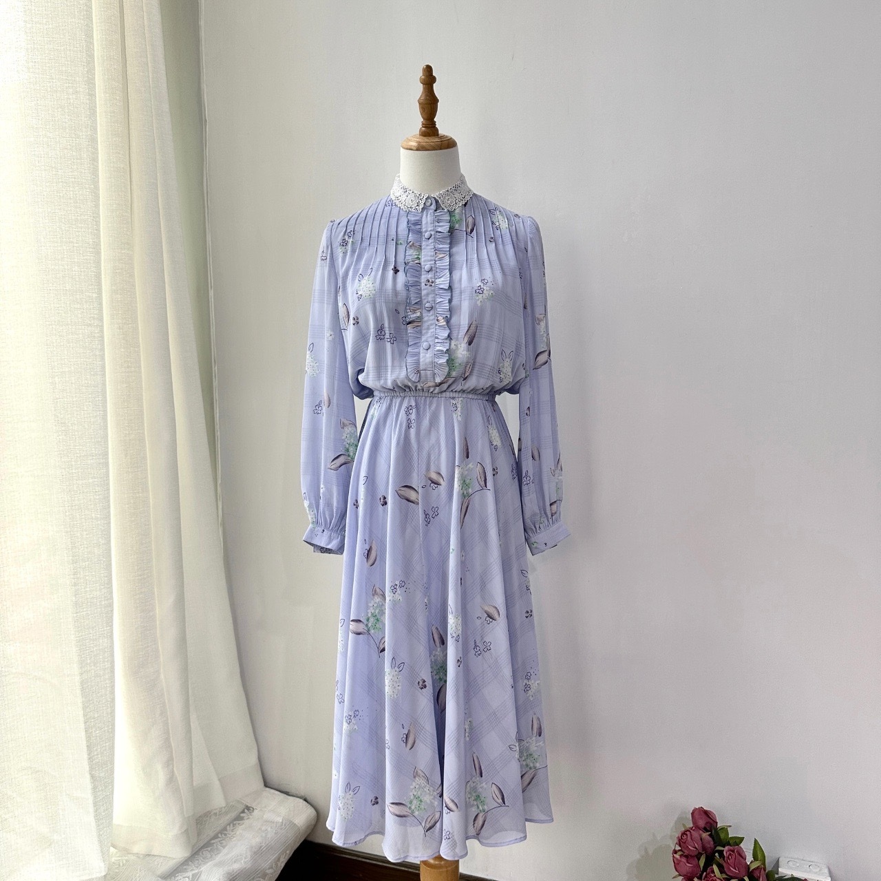 帶紫調的水藍色淡雅格紋連身裙