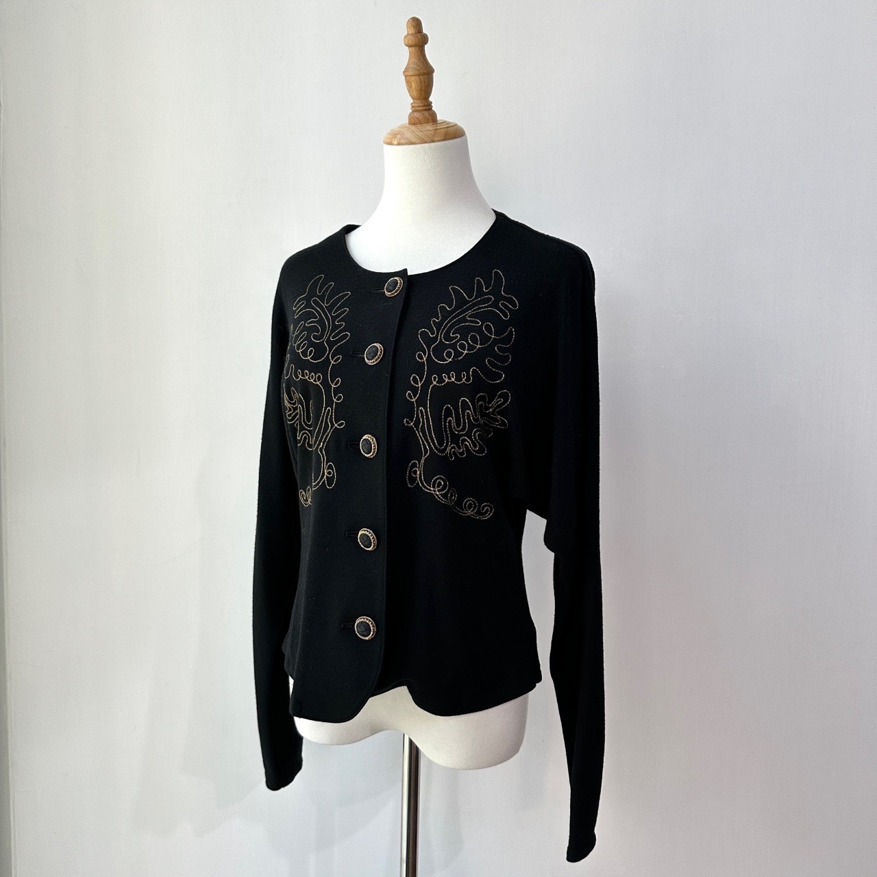 黑色閃亮金色紗線配大鈕上衣