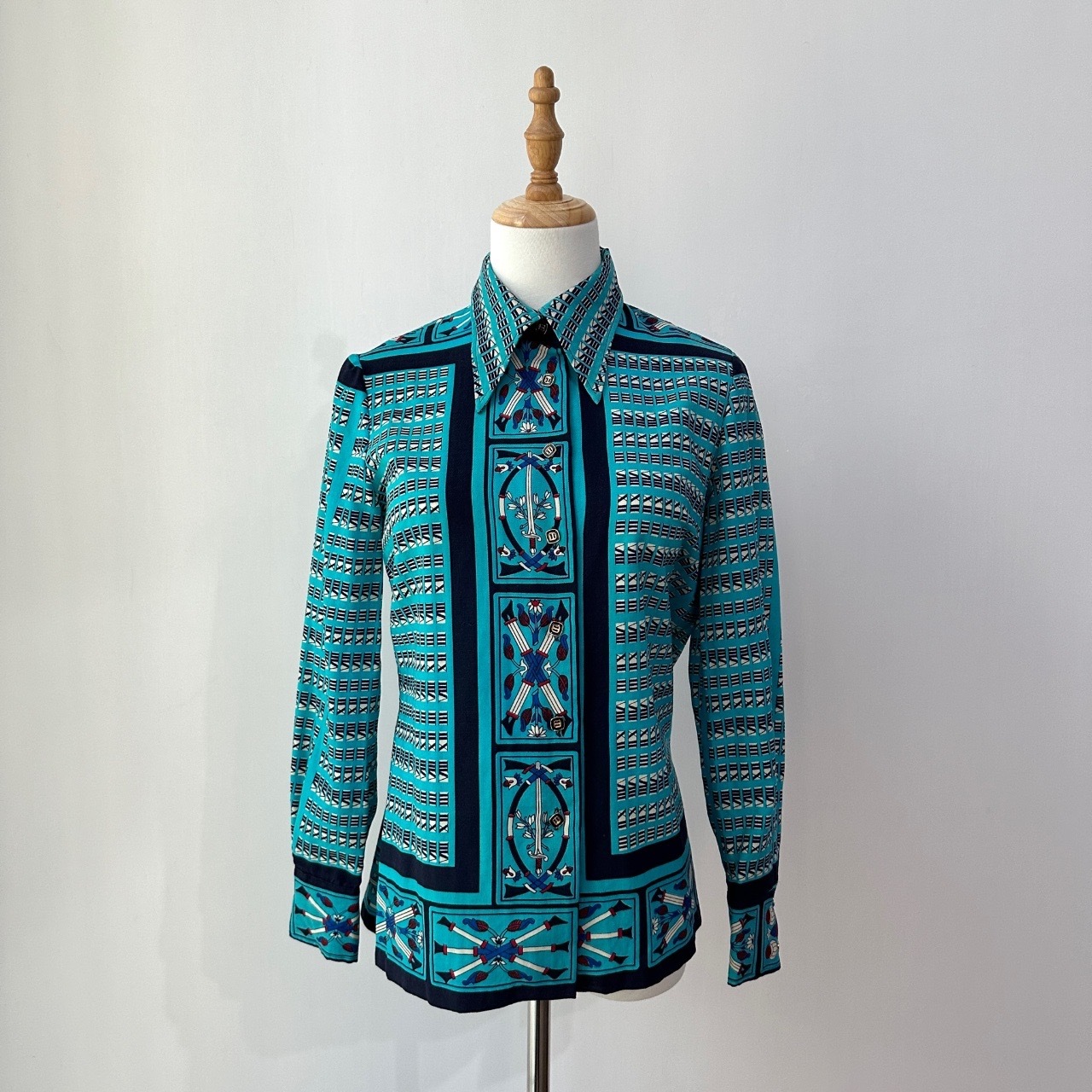 日本製水藍色羅馬數字密碼上衣