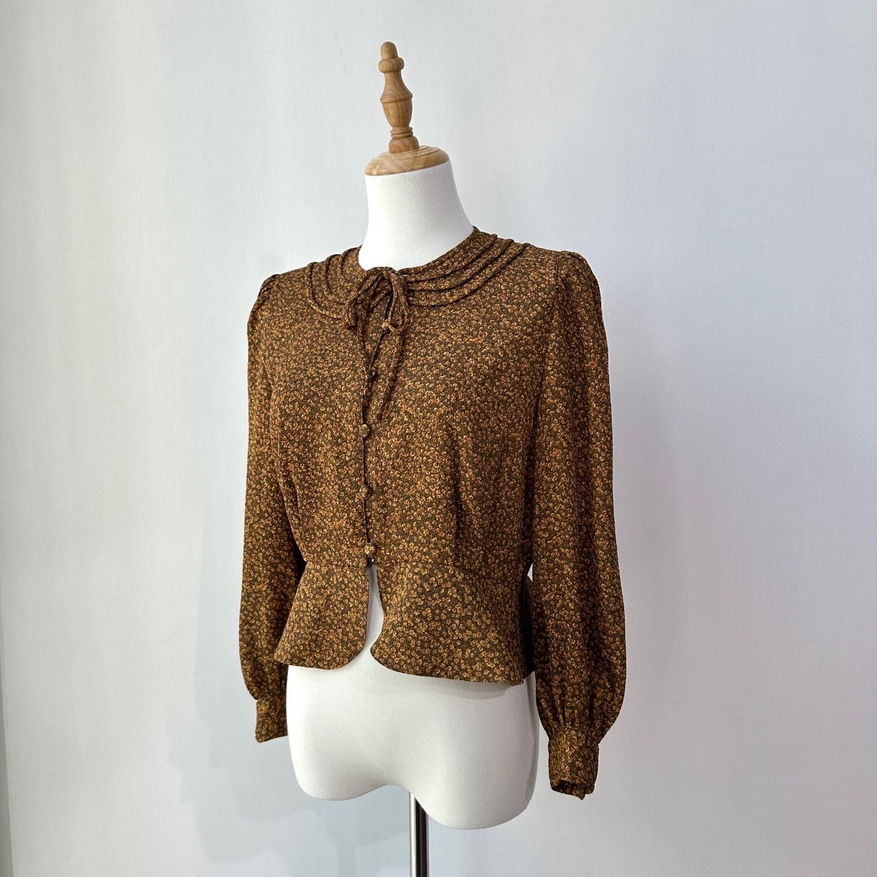 日本製啡色碎花立體圈圈領口上衣