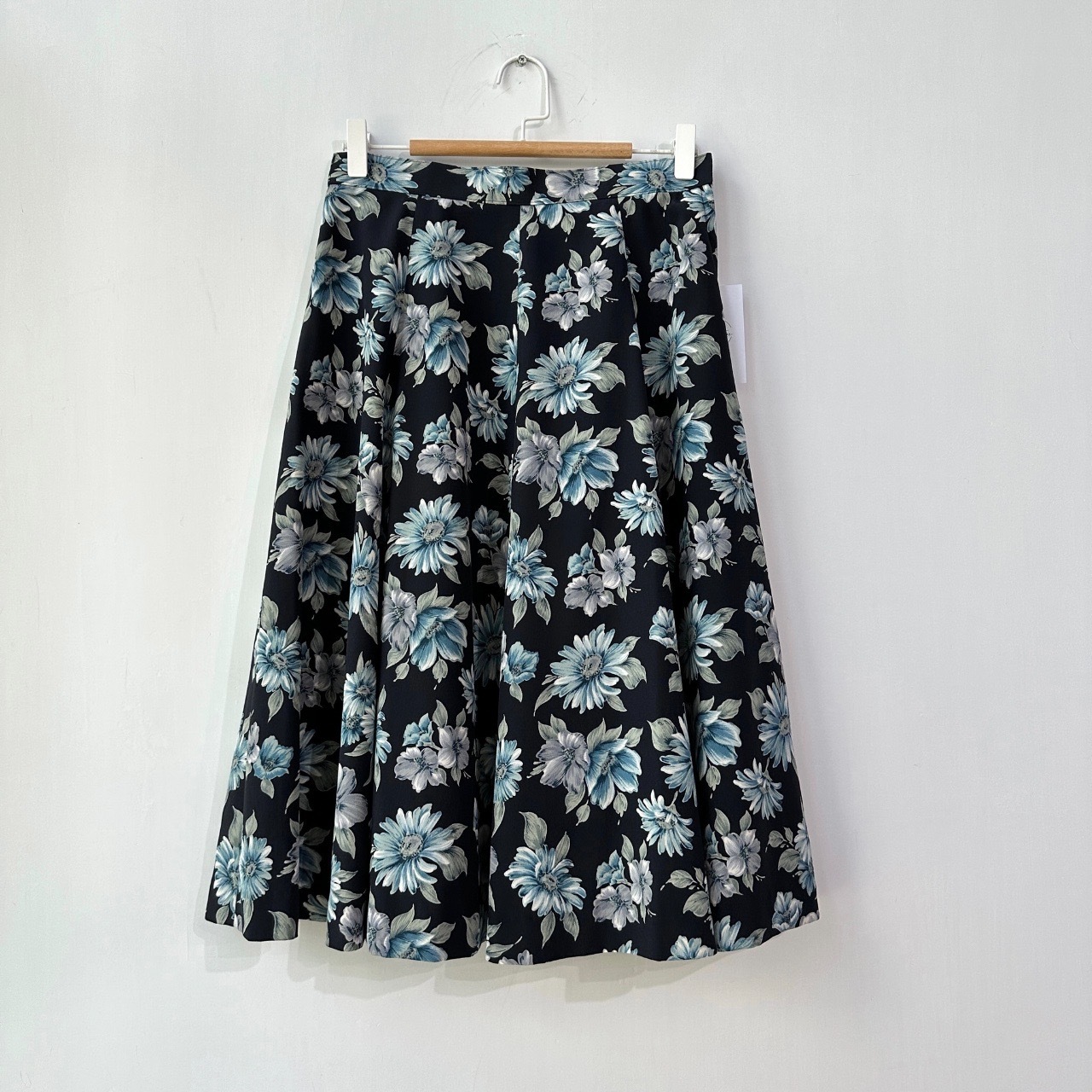日本製藍菊盛放半身裙