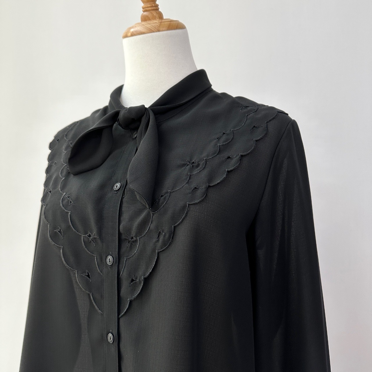 黑色雲朵感雙層V領長袖上衣