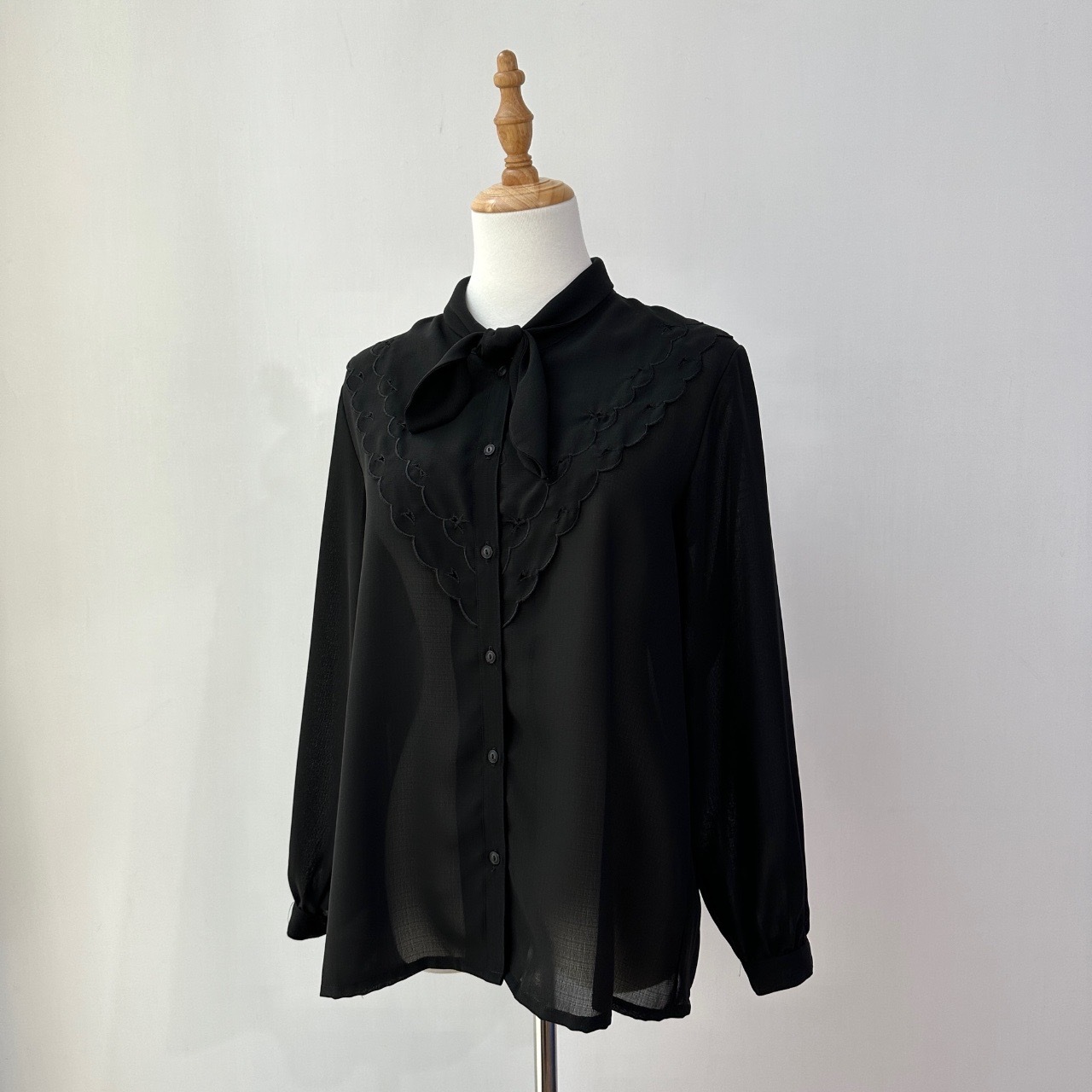 黑色雲朵感雙層V領長袖上衣