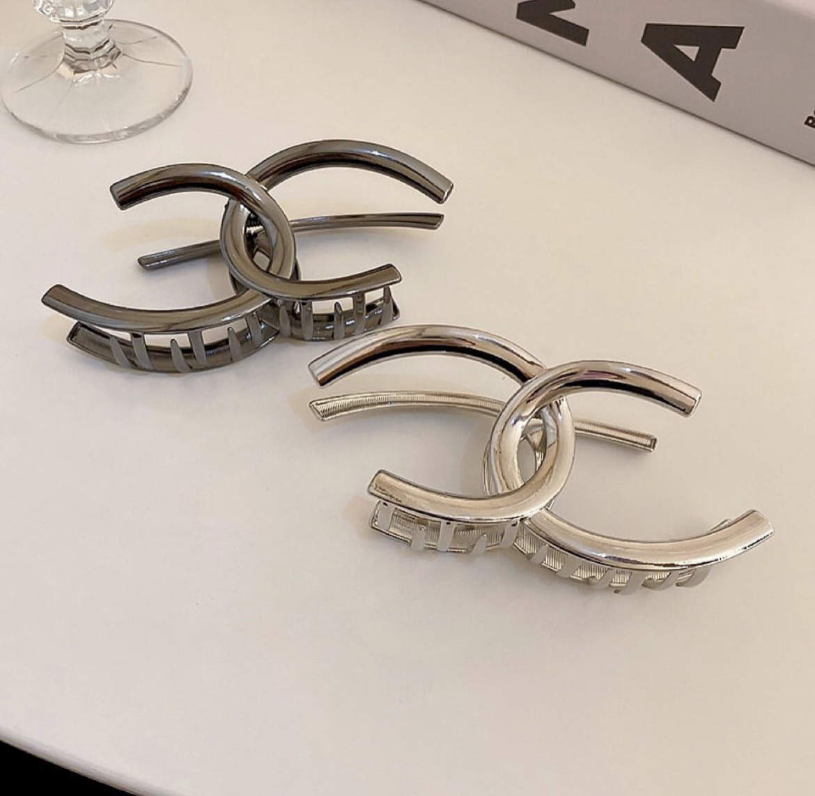 經典雙c 銀黑款髮夾