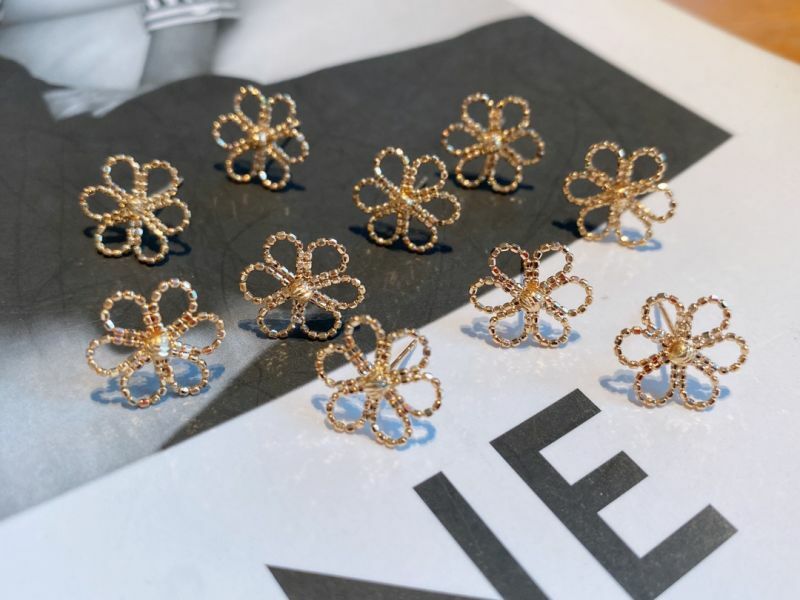 花朵耳釘