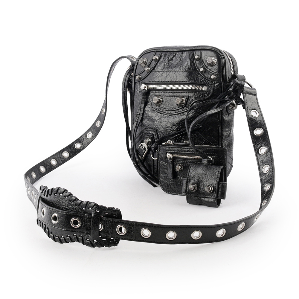 【BALENCIAGA】Le Cagole 銀釦小羊皮拉鍊方形斜背包(黑色) 719065 210KR 1000