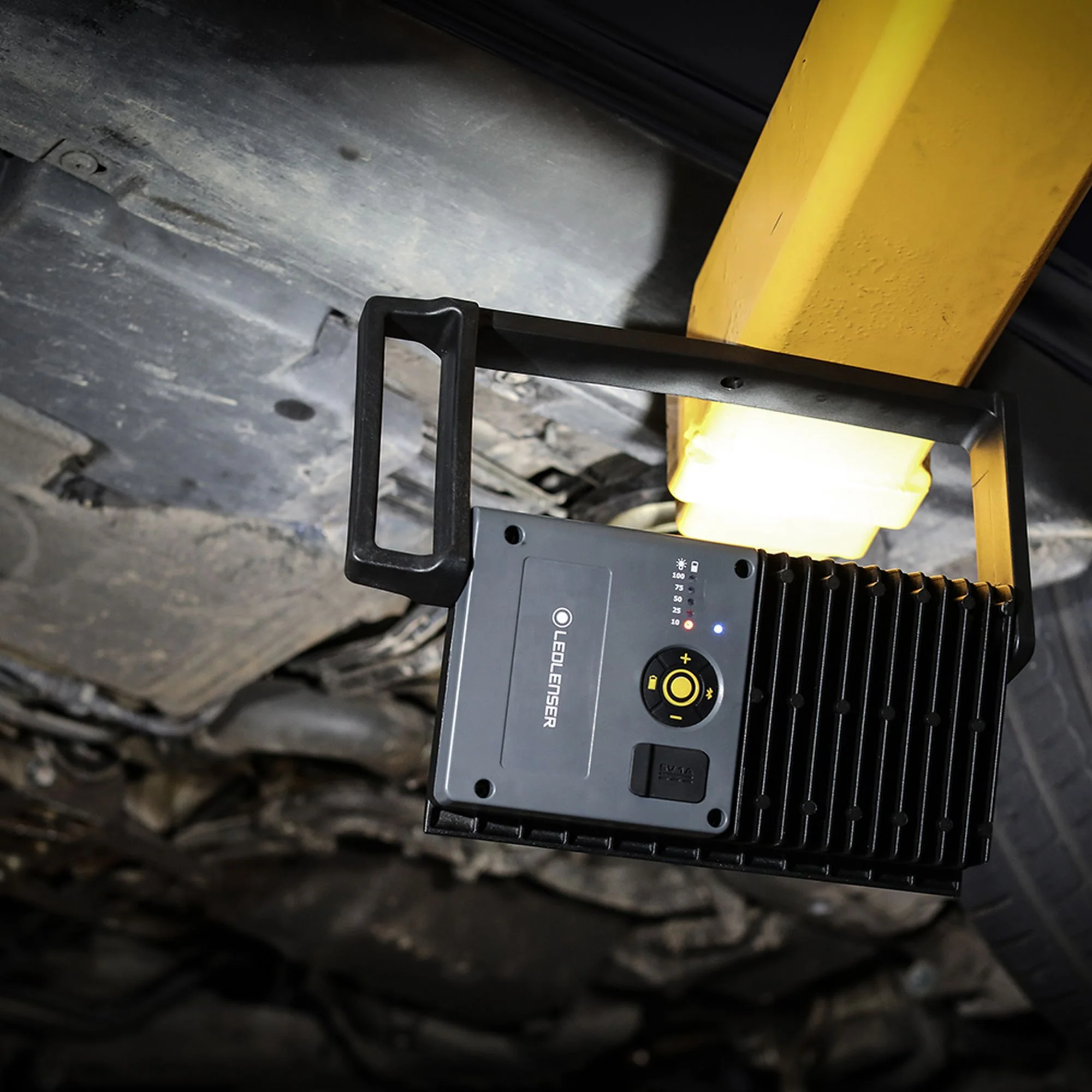 Ledlenser 磁吸工作燈(藍牙操控) iF8R