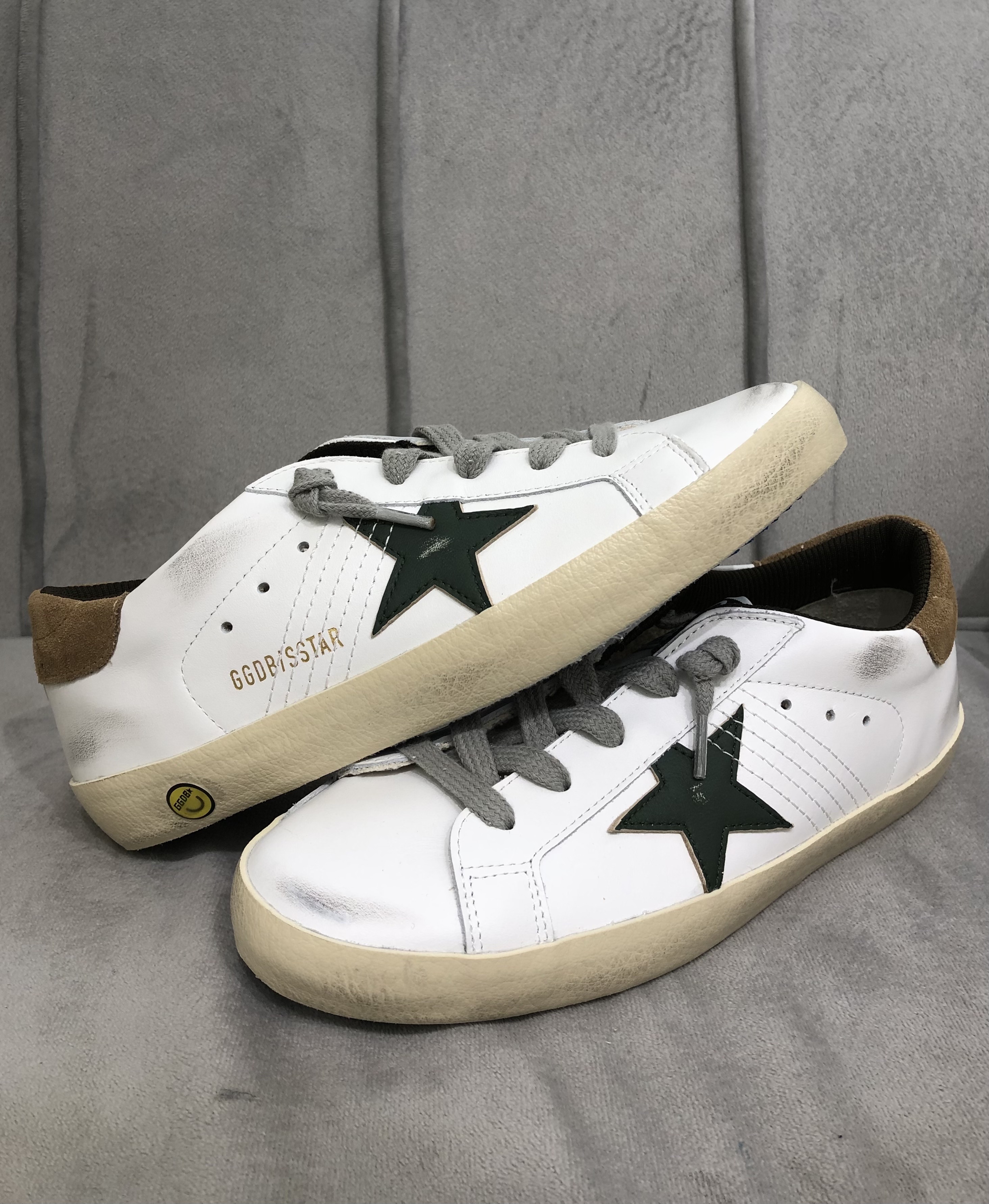 Golden goose 白色車線軍綠色星星啡尾82383- T