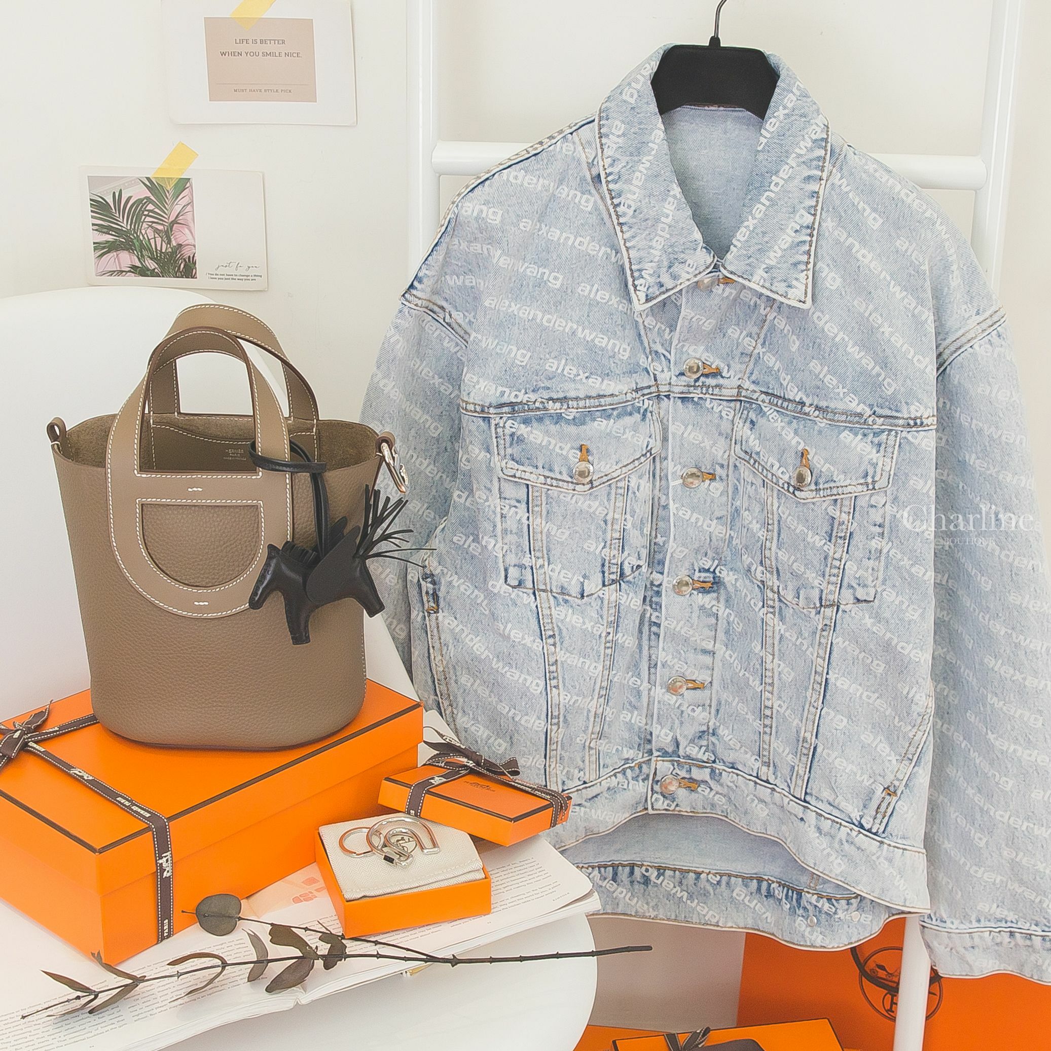 Hermès In The Loop 18cm 18 Etoupe Taurillon Clemence U刻大象灰銀釦小型提把水桶包,Hermès 銀色簍空馬蹄黑色H字樣不銹鋼鑰匙圈,黑色小型飛馬吊飾-Charline Boutique 精品代購