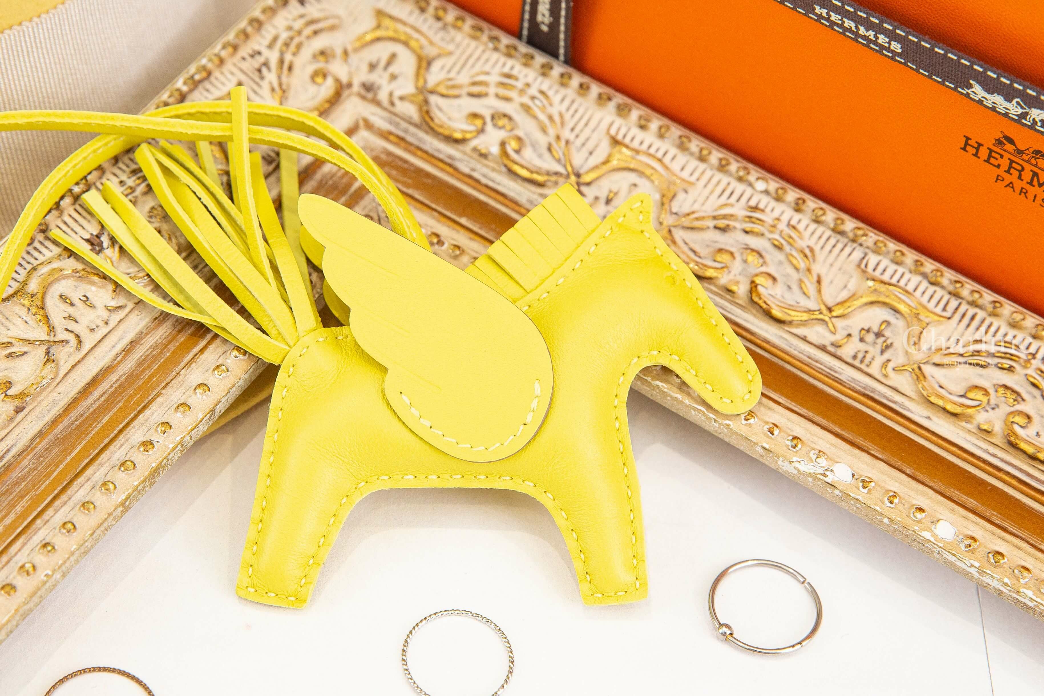 Hermès Rodeo PM Pegase 萊姆黃小型飛馬吊飾-Charline Boutique 精品代購