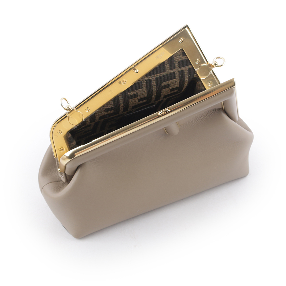 【FENDI】Fendi First 納帕皮革小款手拿包/斜背包(鴿子灰) 8BP129 ABVE F0E65