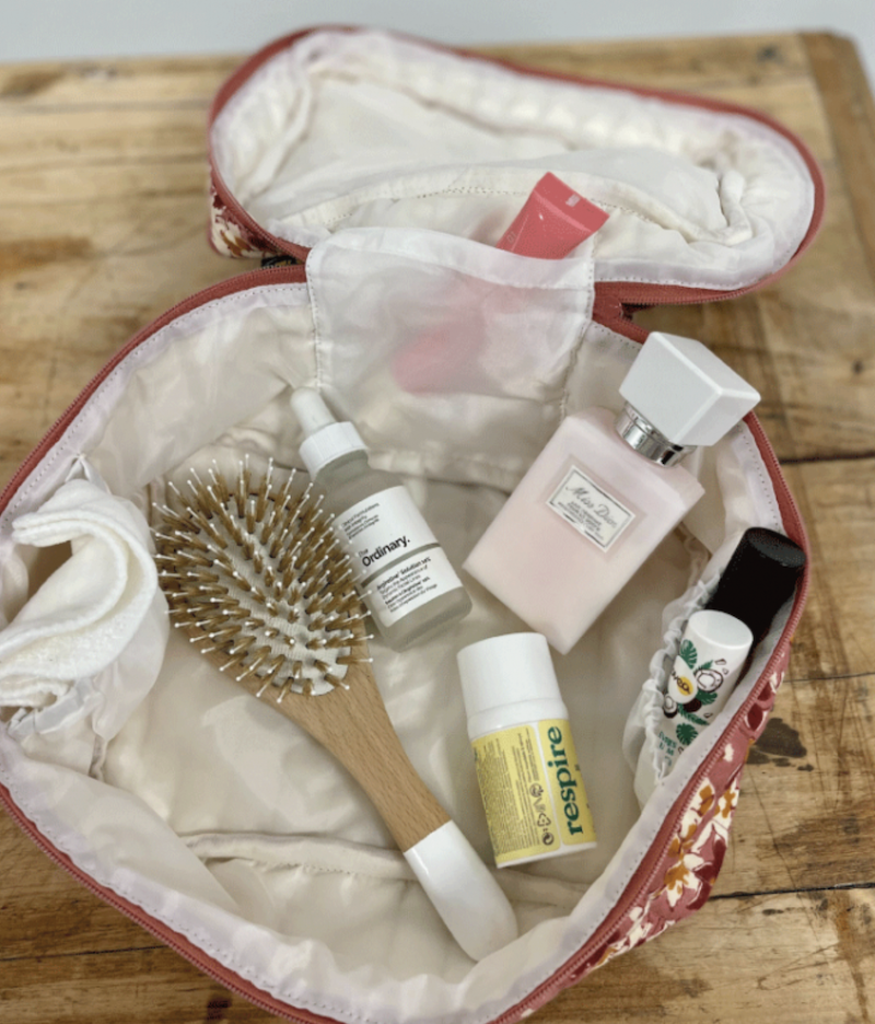 怡琪花瓣粉 | 方塊化妝包