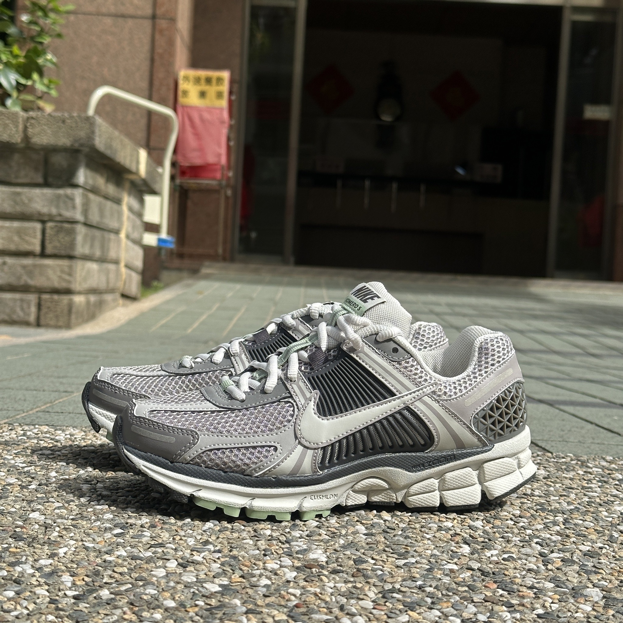 ΝΙΚΕ ZOOM VOMERO 5 灰黑色 銀灰 復古 老爹鞋 女鞋男段 FB8825-001