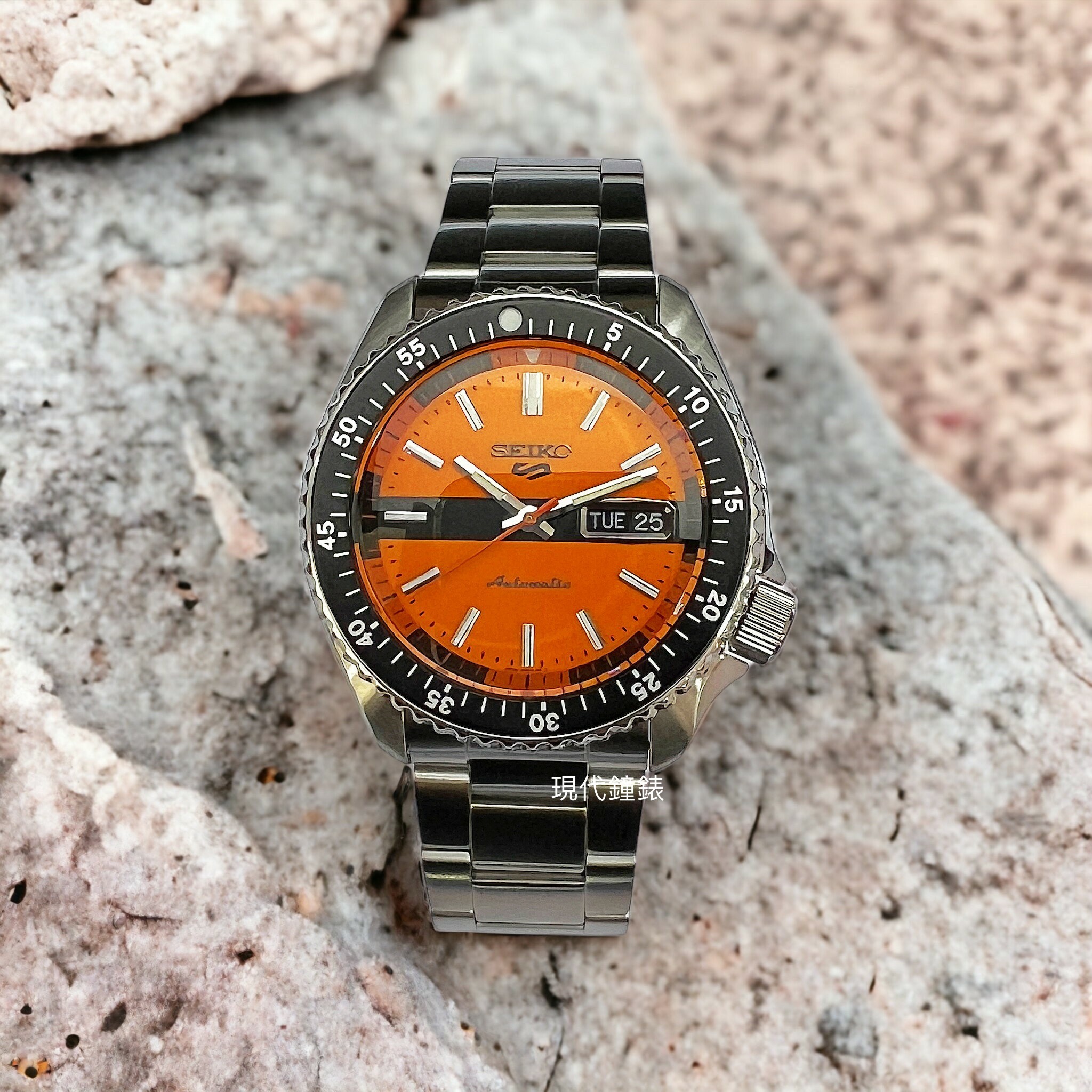 【SEIKO 精工】5 Sports系列 SKX經典元素機械腕錶 4R36-13V0L(橙色）42.5mm 現代鐘錶