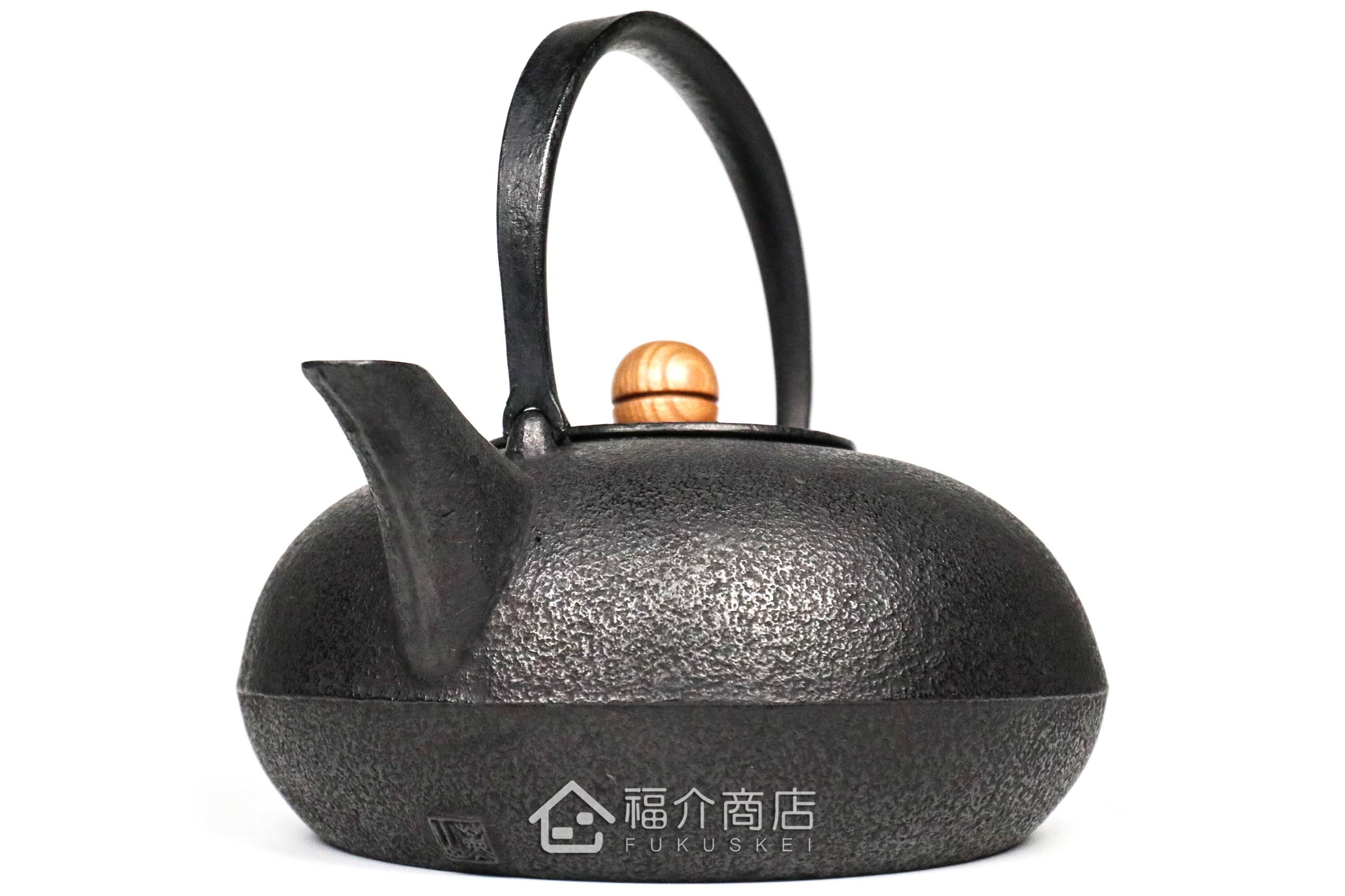 薰山工房所製作煮水泡茶用的鐵壺