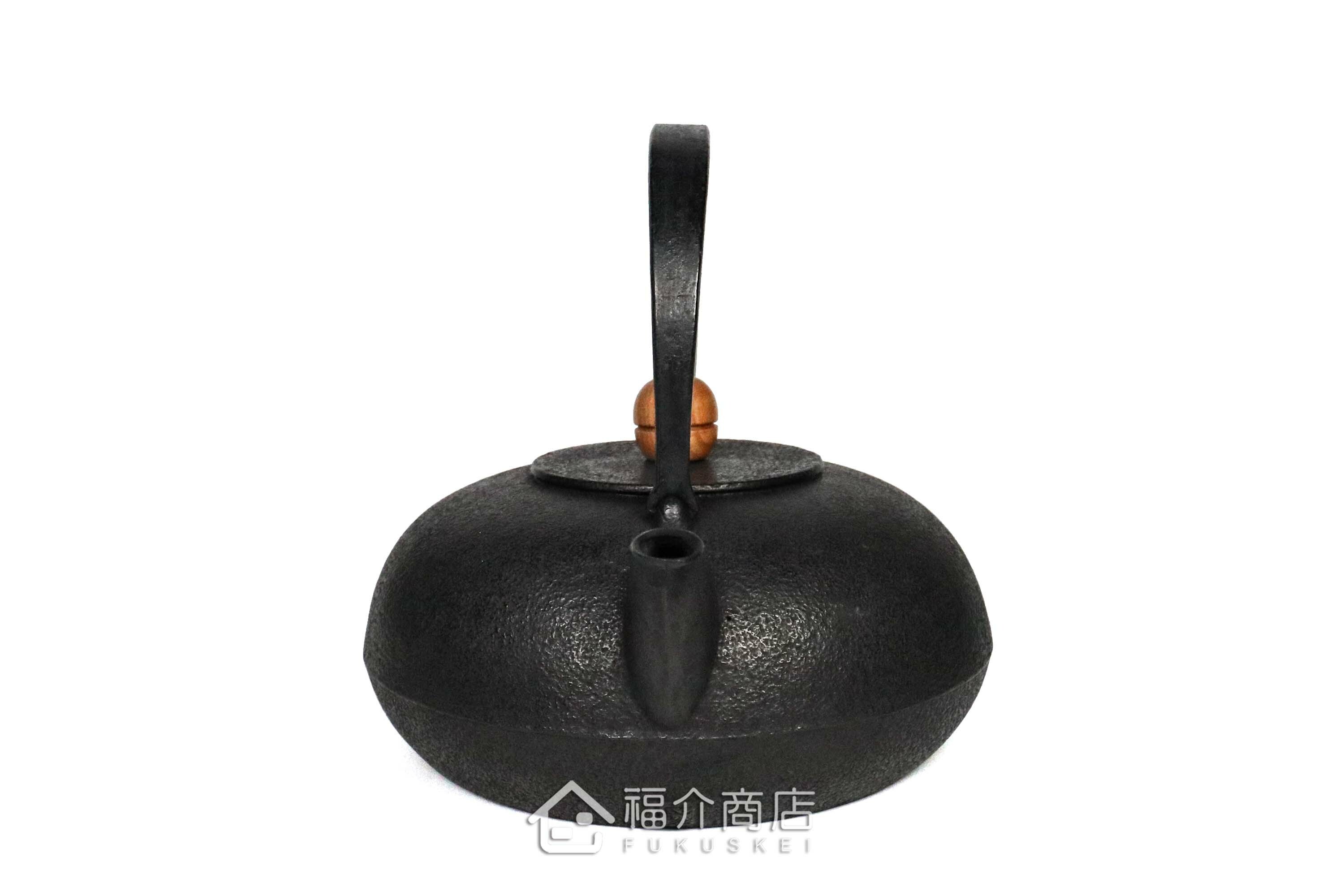 薰山工房所製作煮水泡茶用的鐵壺