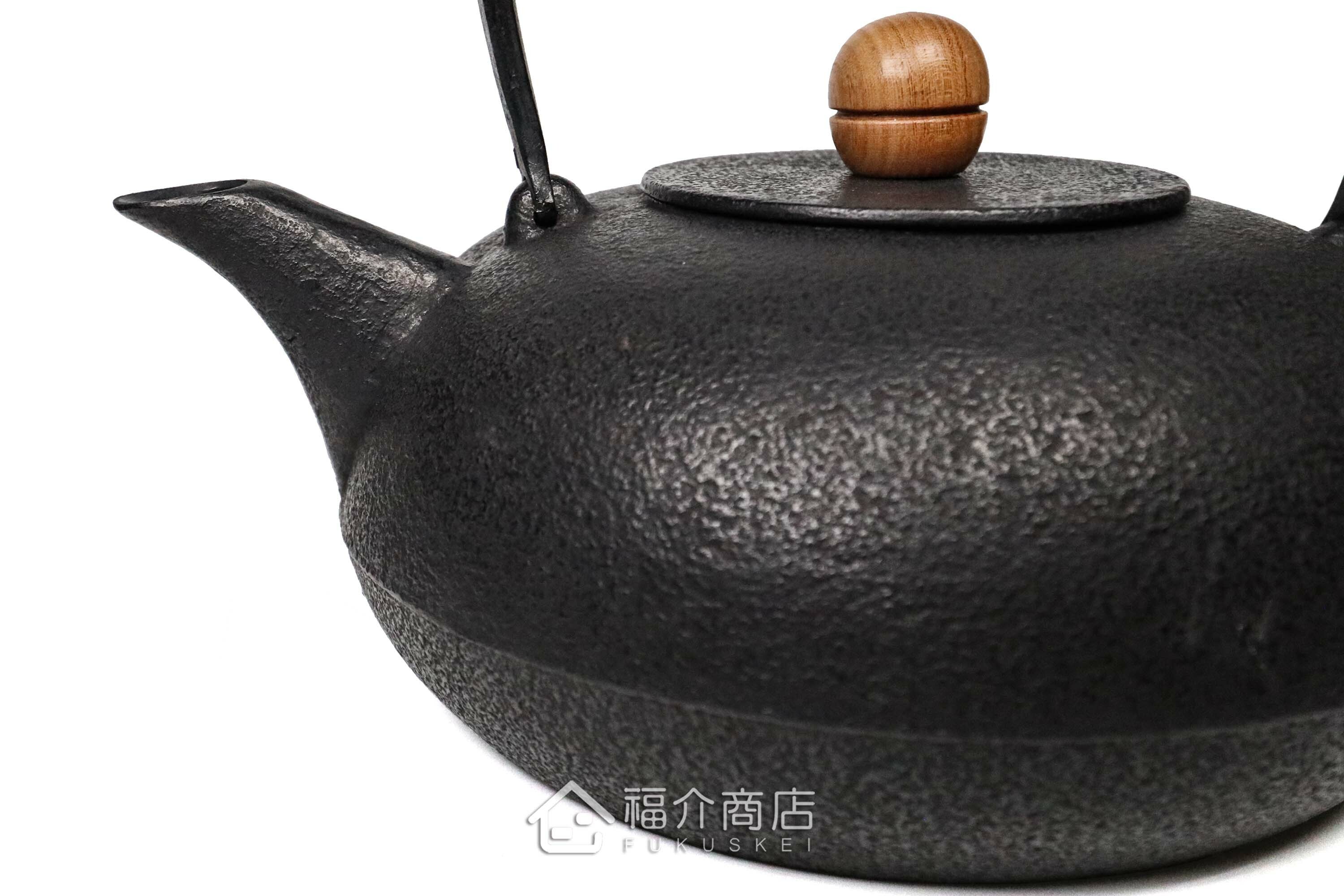 薰山工房所製作煮水泡茶用的鐵壺