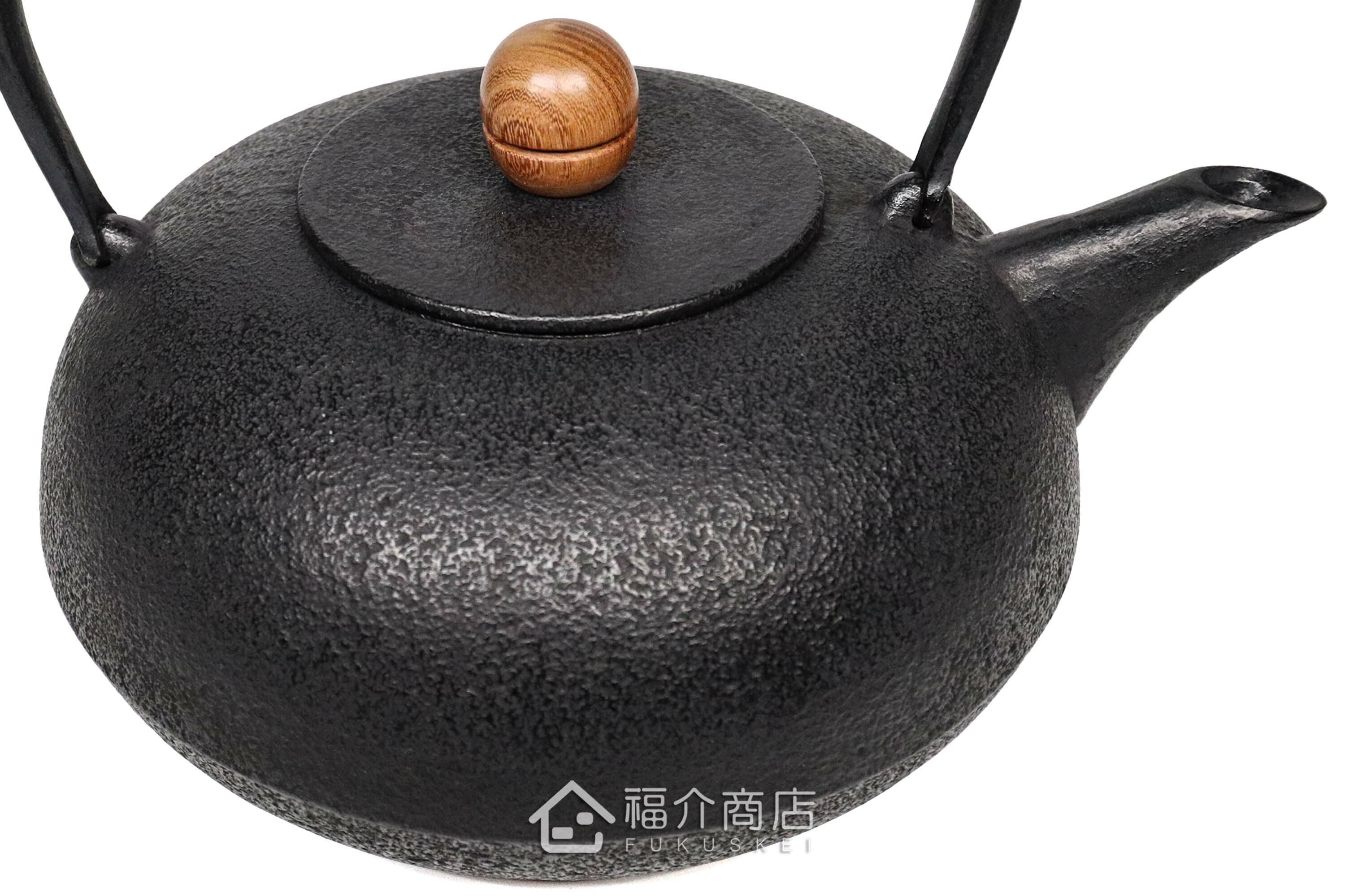 薰山工房所製作煮水泡茶用的鐵壺