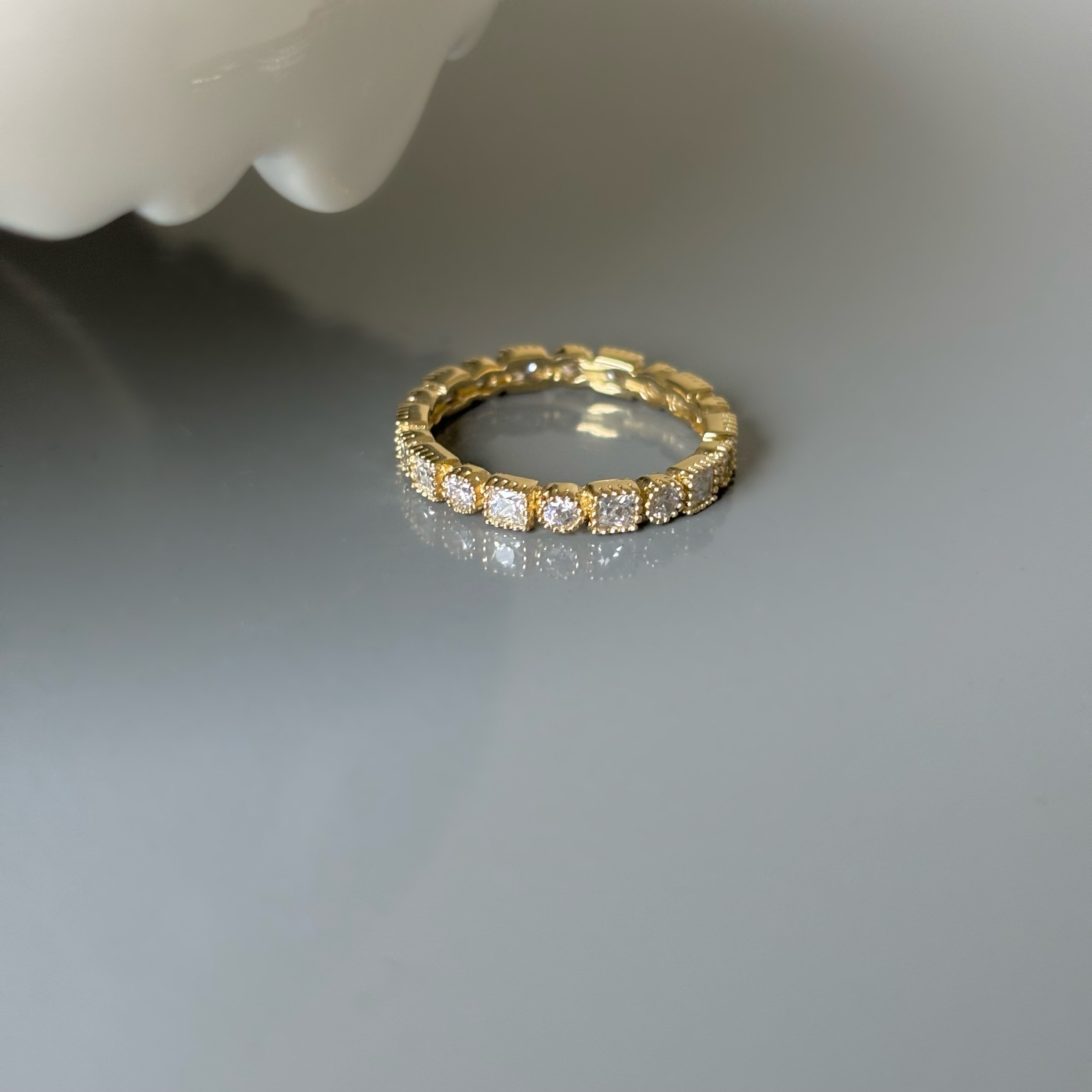 Round and square zircon band ring