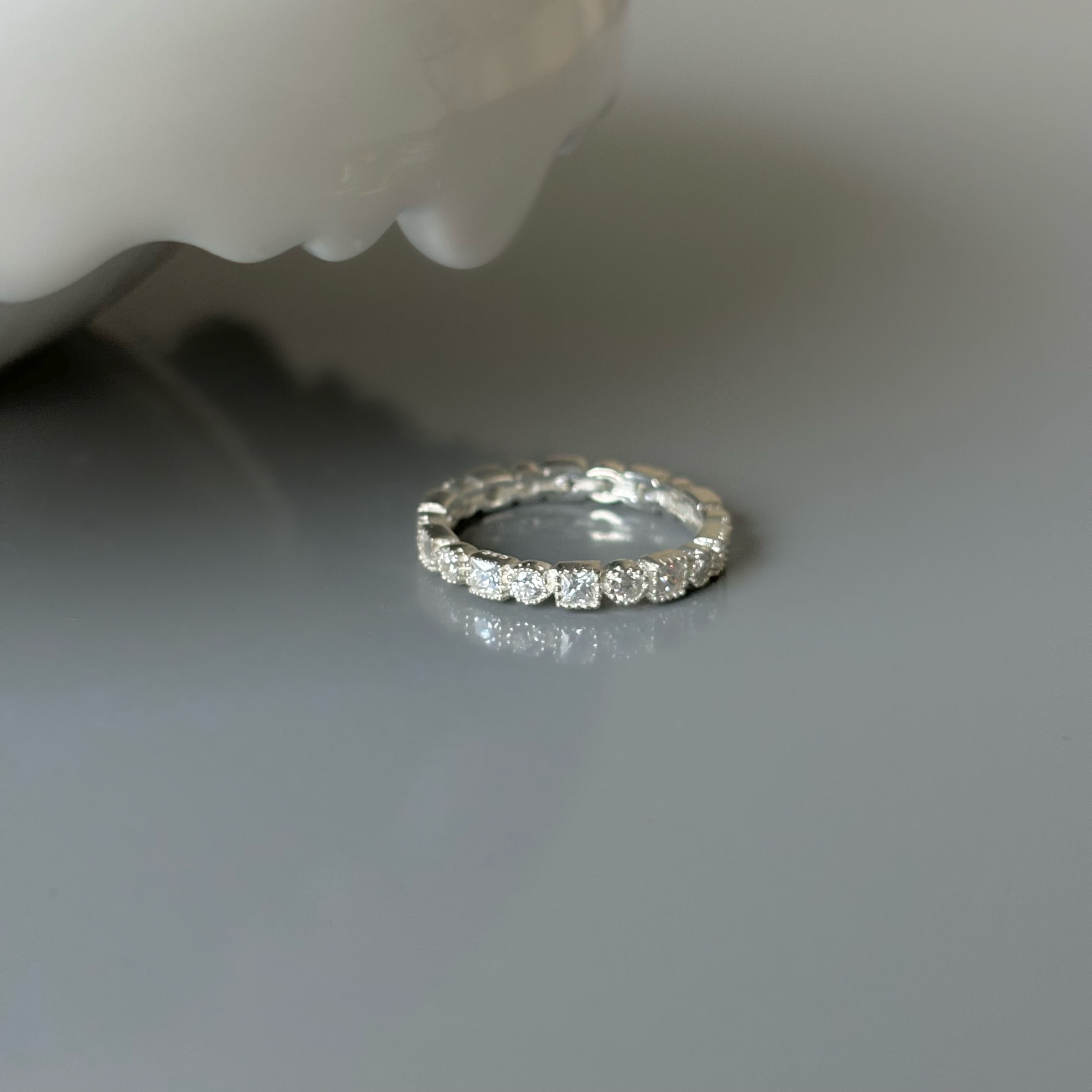 Round and square zircon band ring