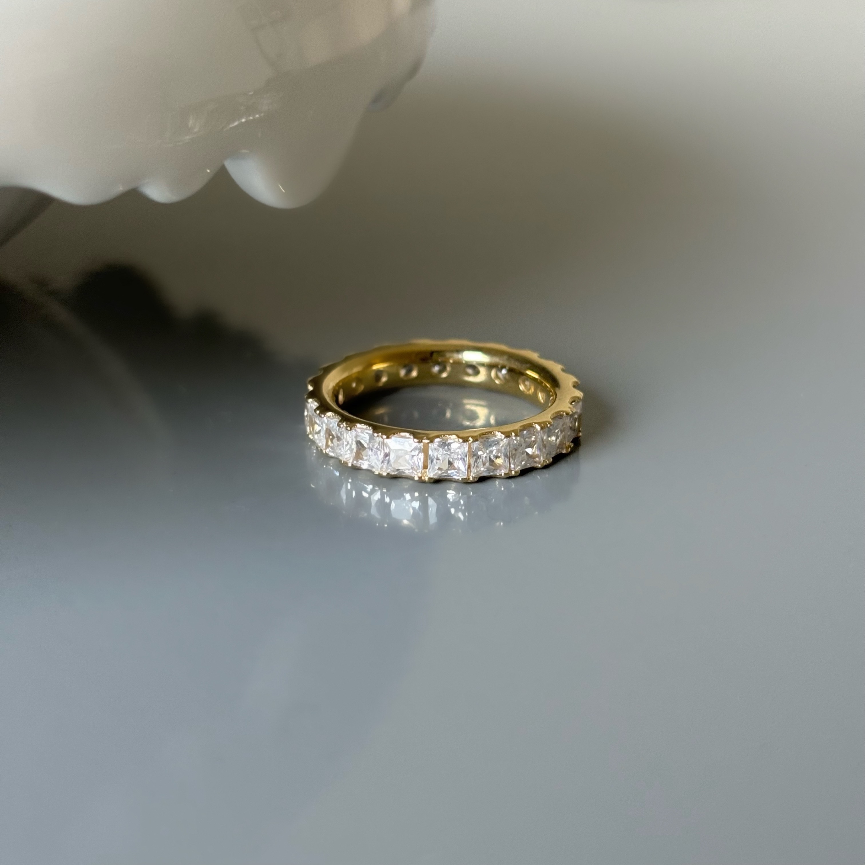 Princess zircon band ring