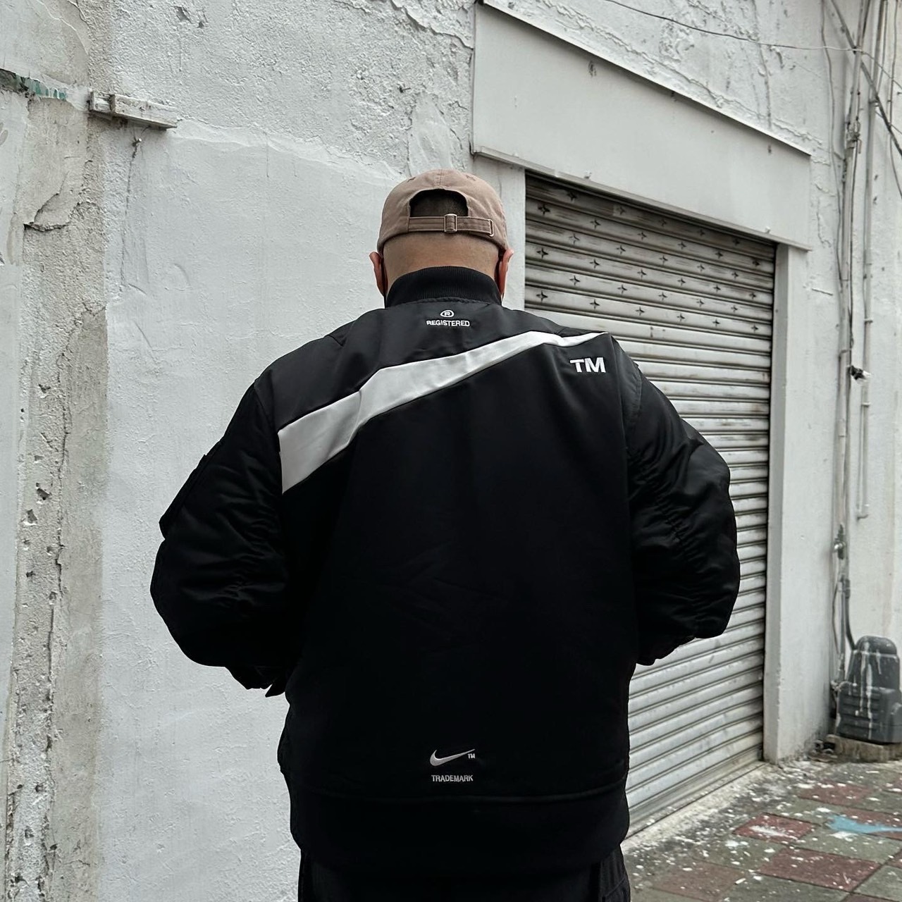 NIKE Sportswear Swoosh Therma-FIT 撞色大logo 大勾 飛行外套 (DD6056-010)