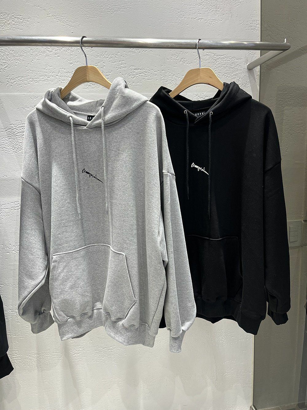 OverSize英文字鐵釘圖案連帽衛衣 10.GVTY-0043T