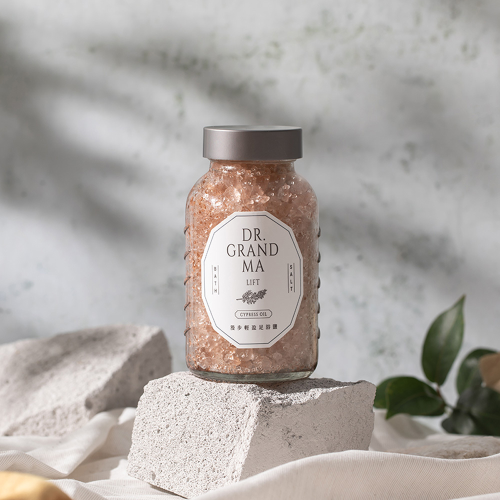 [清貨2折]【到期日:2026年10月】漫步輕盈足浴鹽1罐｜釋放小腿疲勞｜精油SPA泡腳｜中醫師 芳療師養生推薦 300g